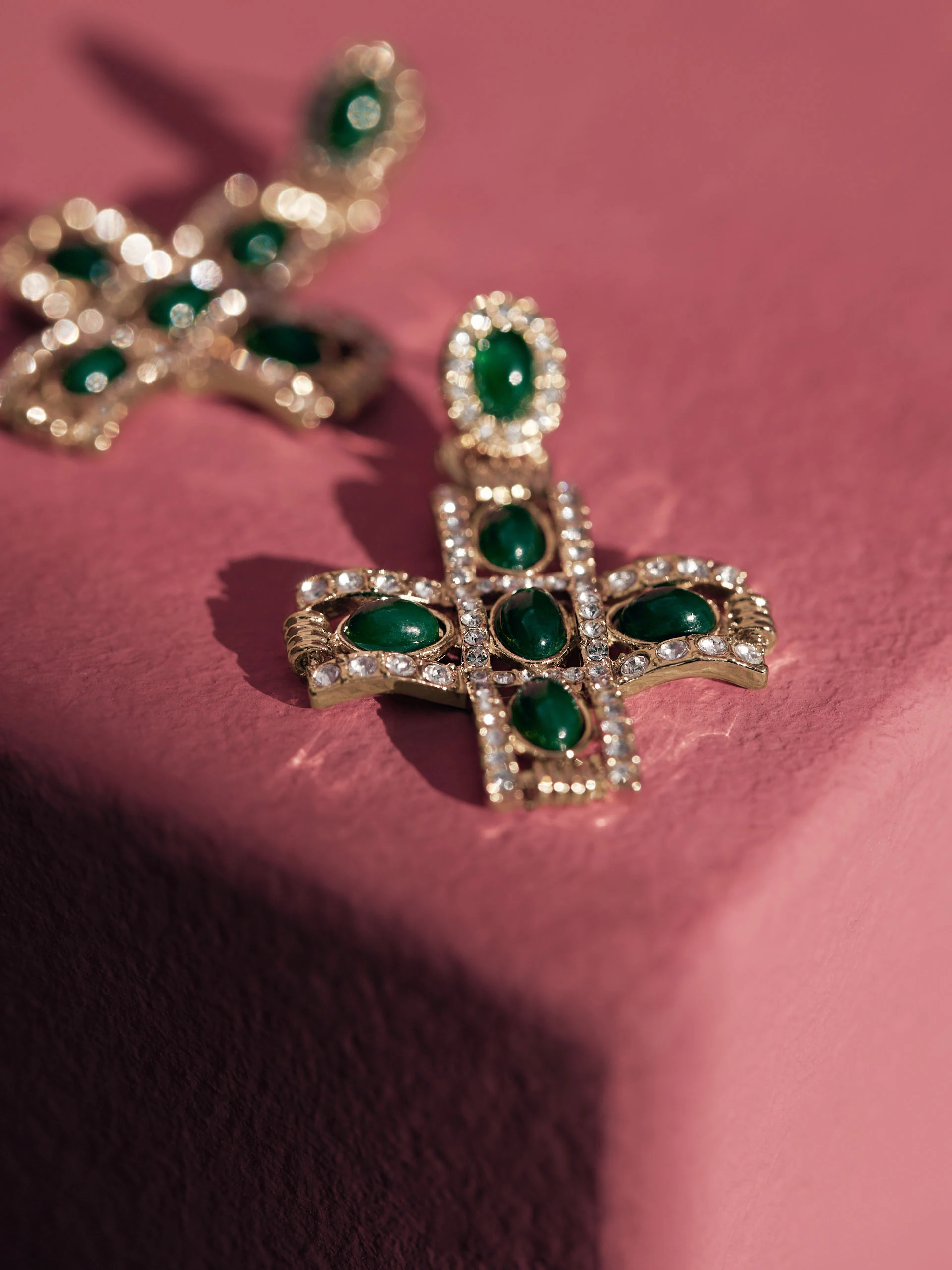 CROSS EARRINGS WITH GREEN STONES