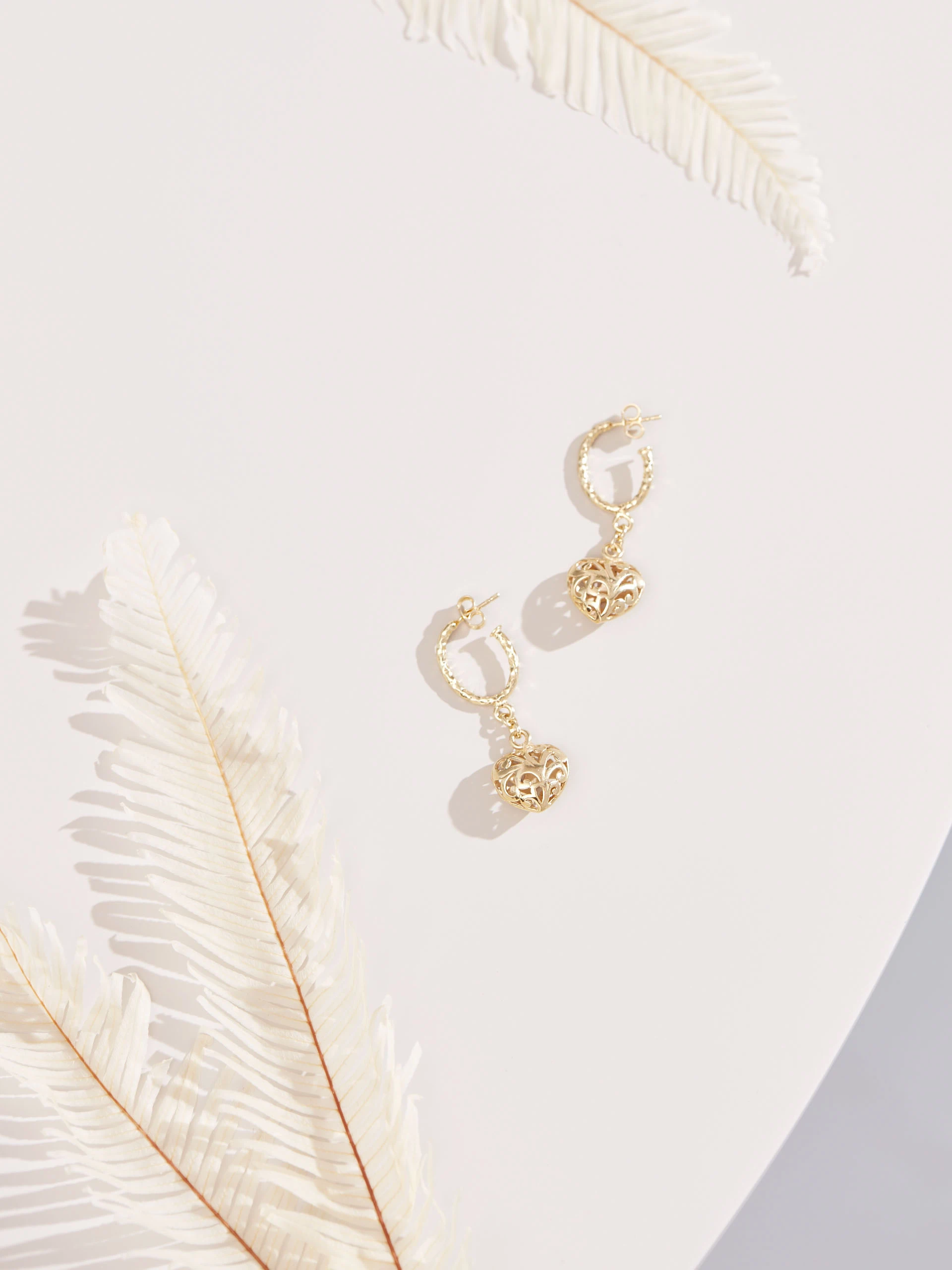 GOLD-PLATED EARRINGS WITH HEARTS