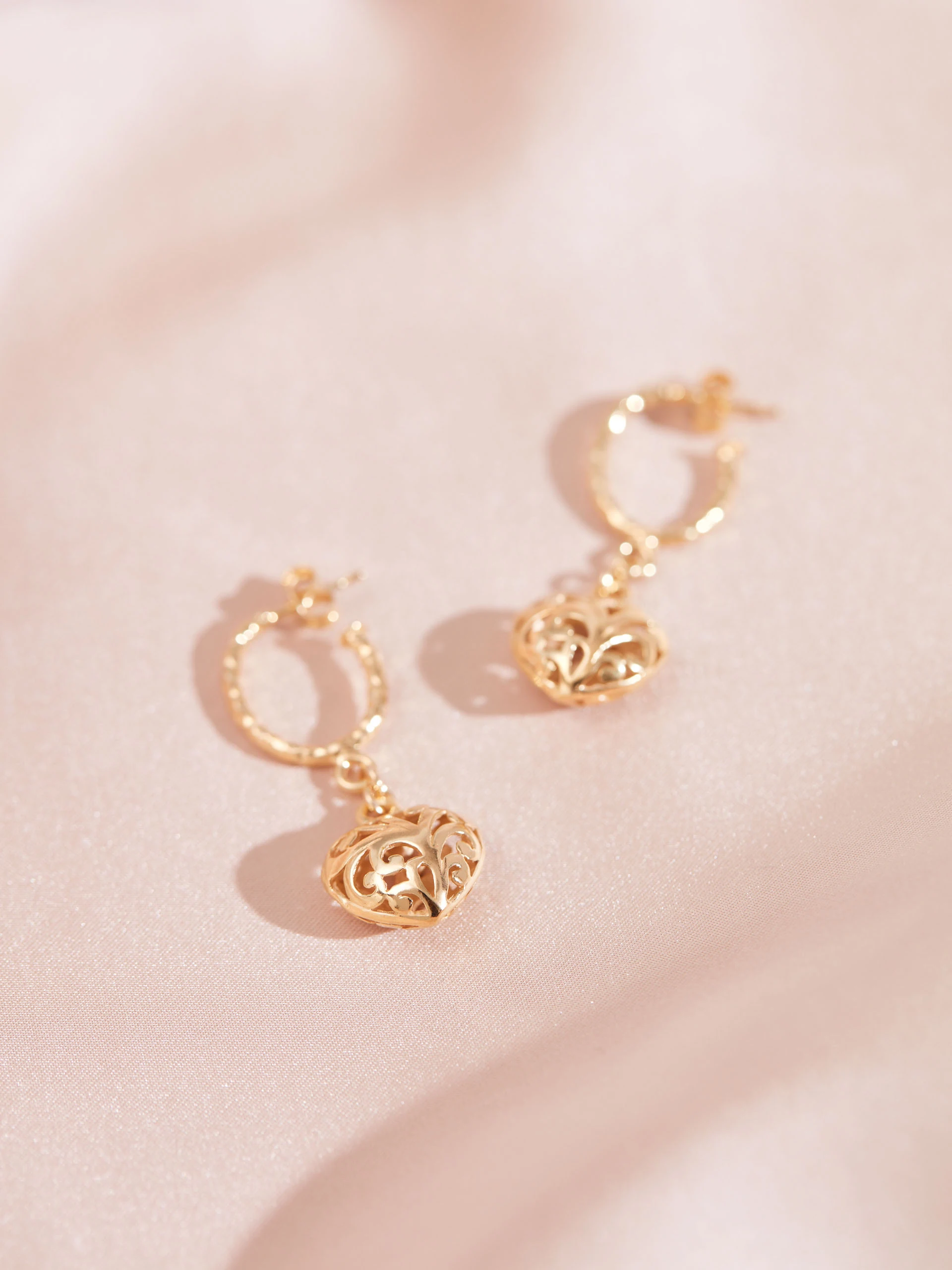 GOLD-PLATED EARRINGS WITH HEARTS