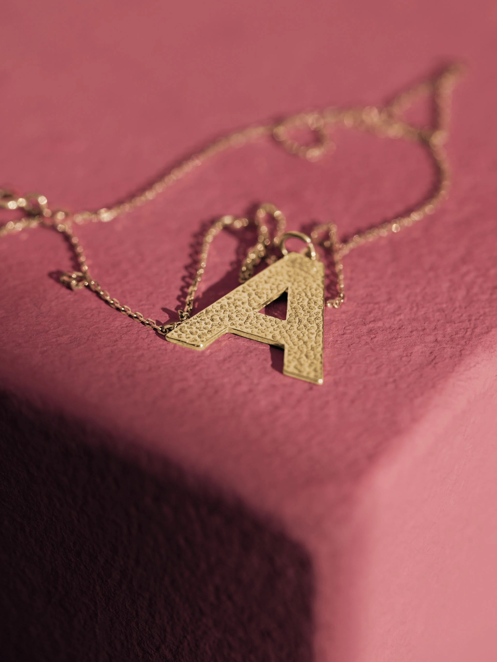 DELICATE CHAIN WITH THE LETTER A
