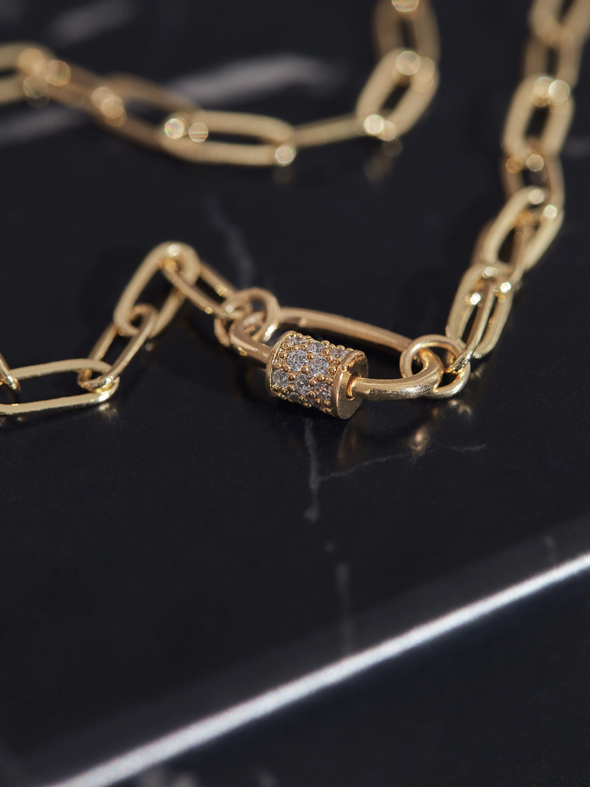 CHAIN NECKLACE