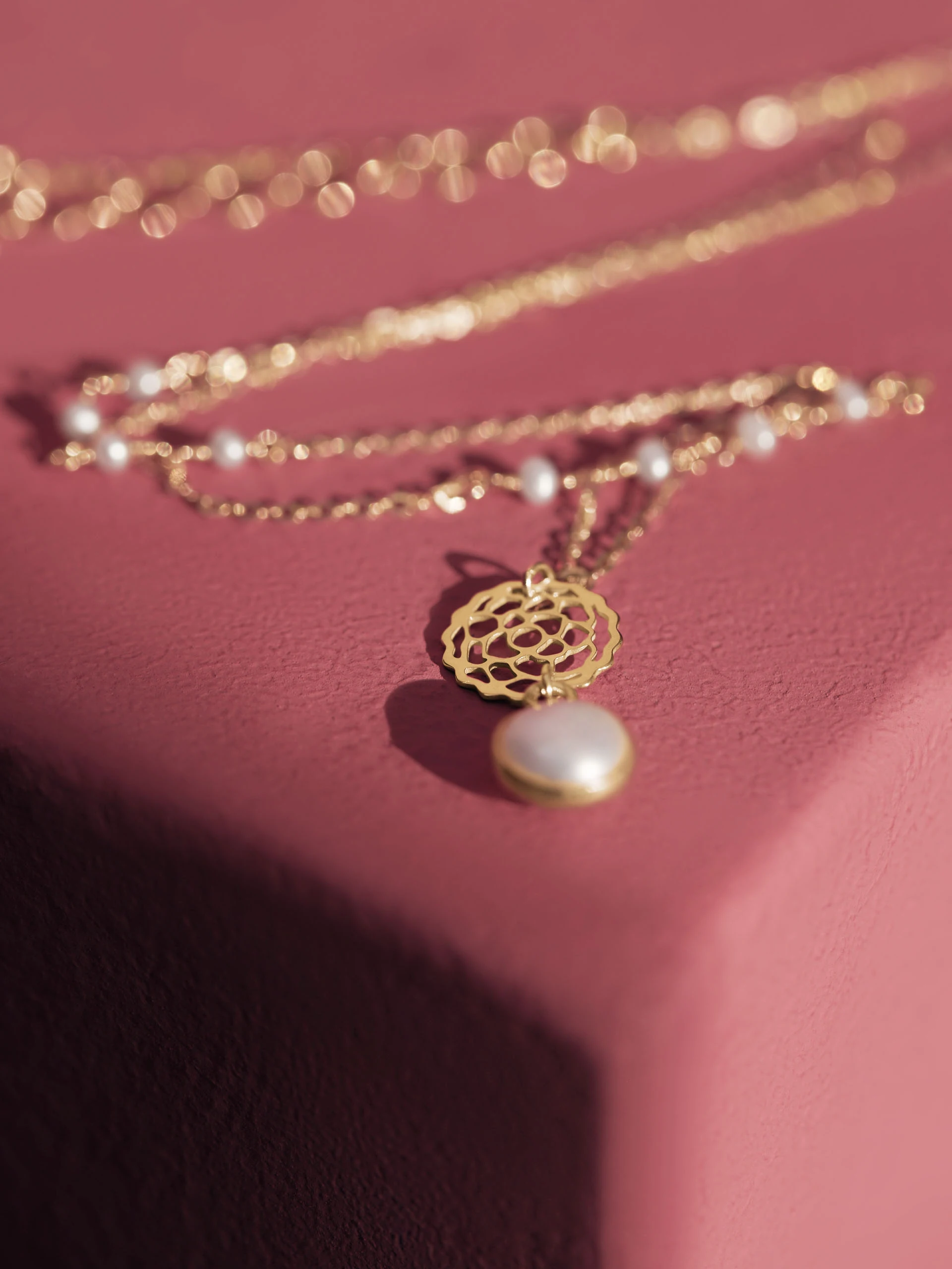 GOLD PLATED PEARL NECKLACE