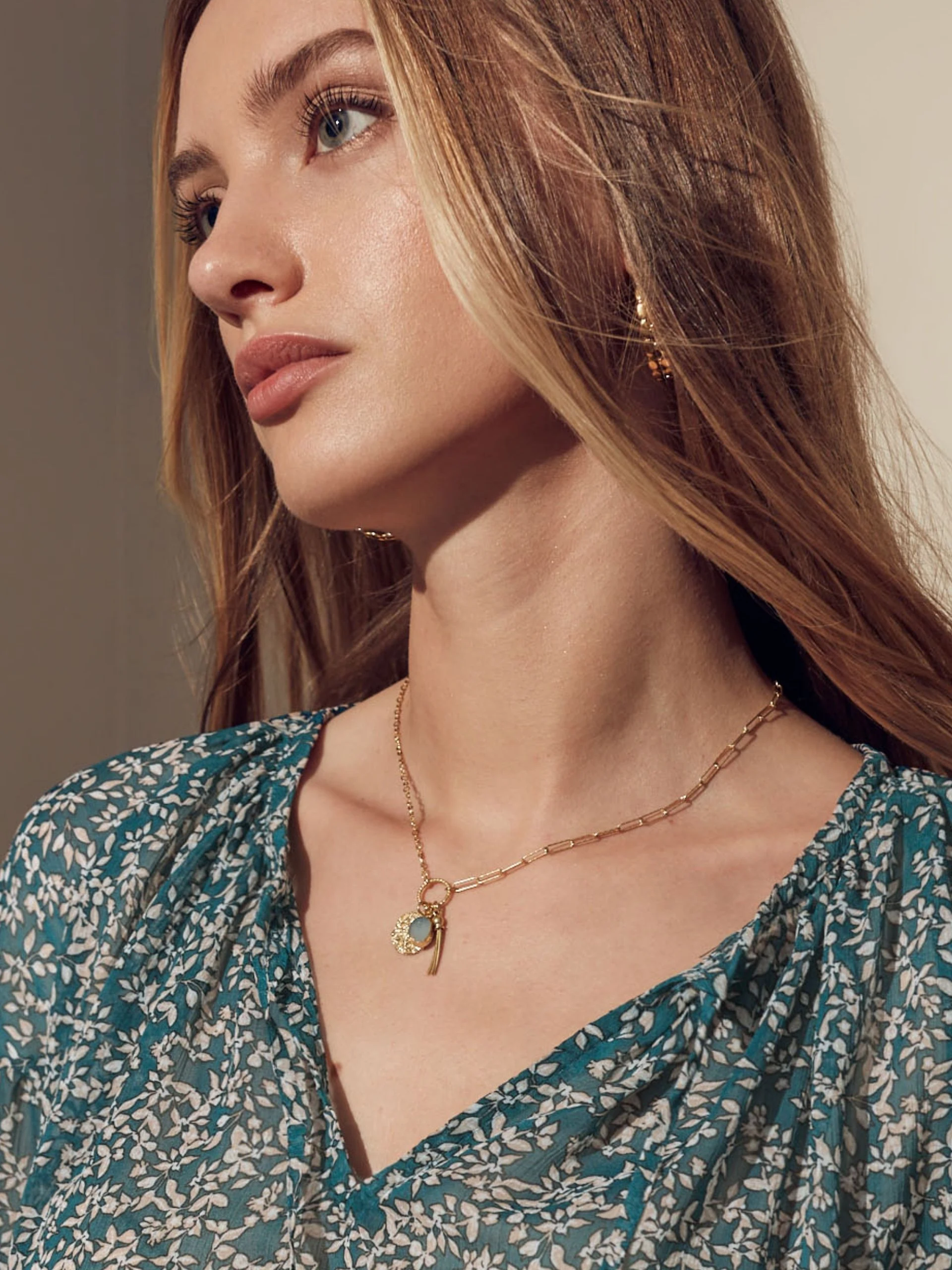 CHAIN WITH PENDANTS