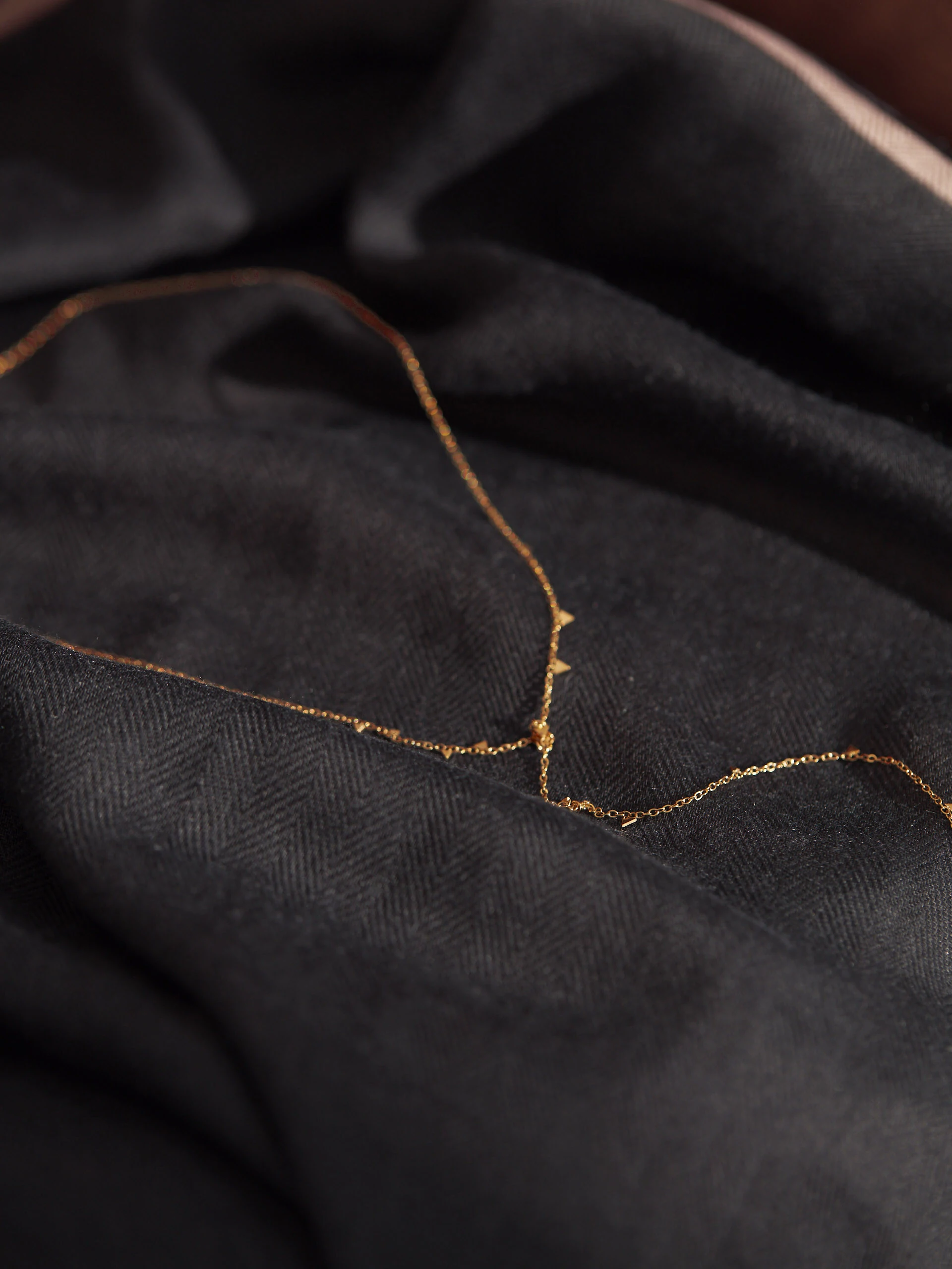 SMALL GOLD-PLATED NECKLACE