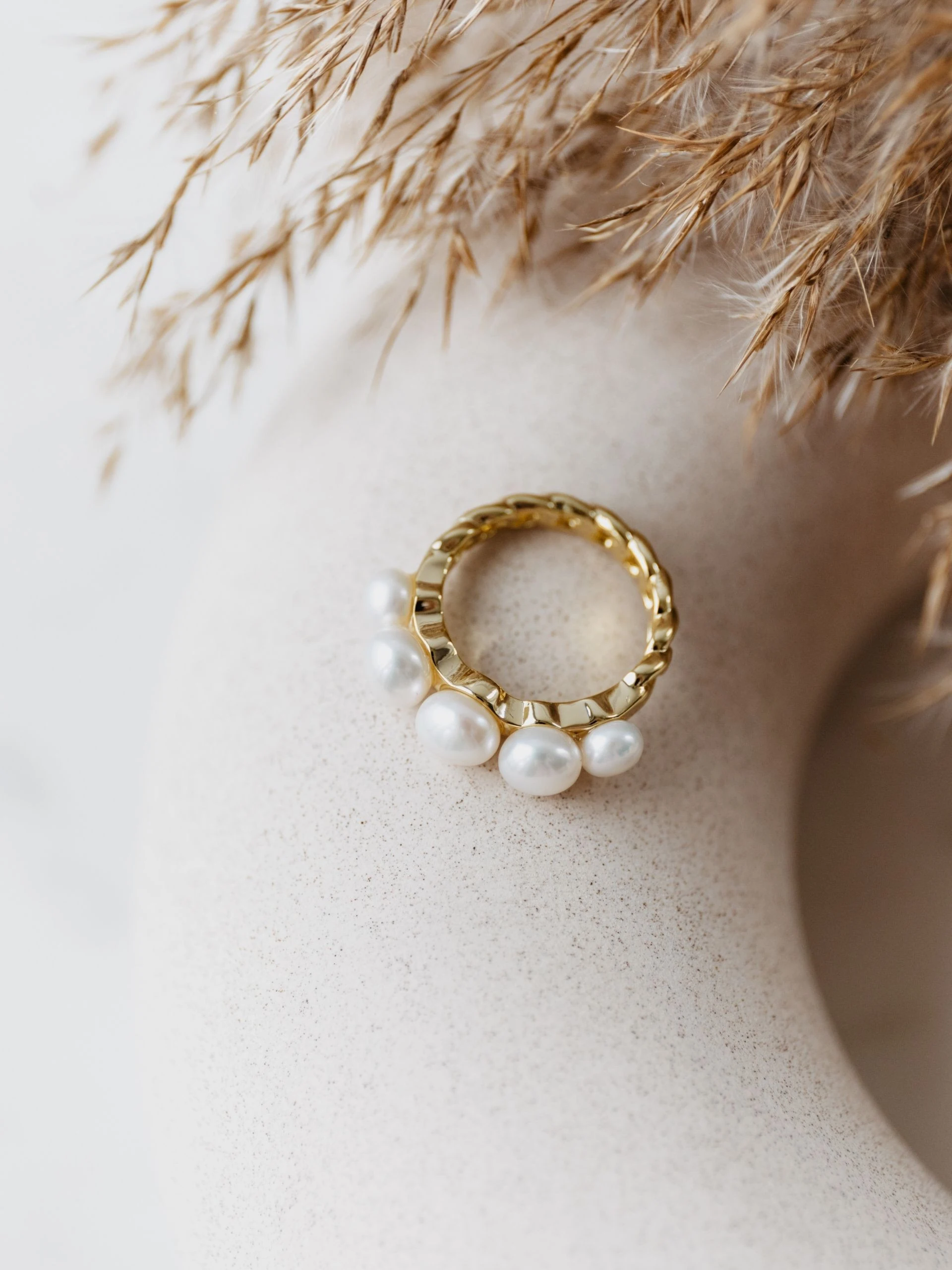 RING WITH PEARLS