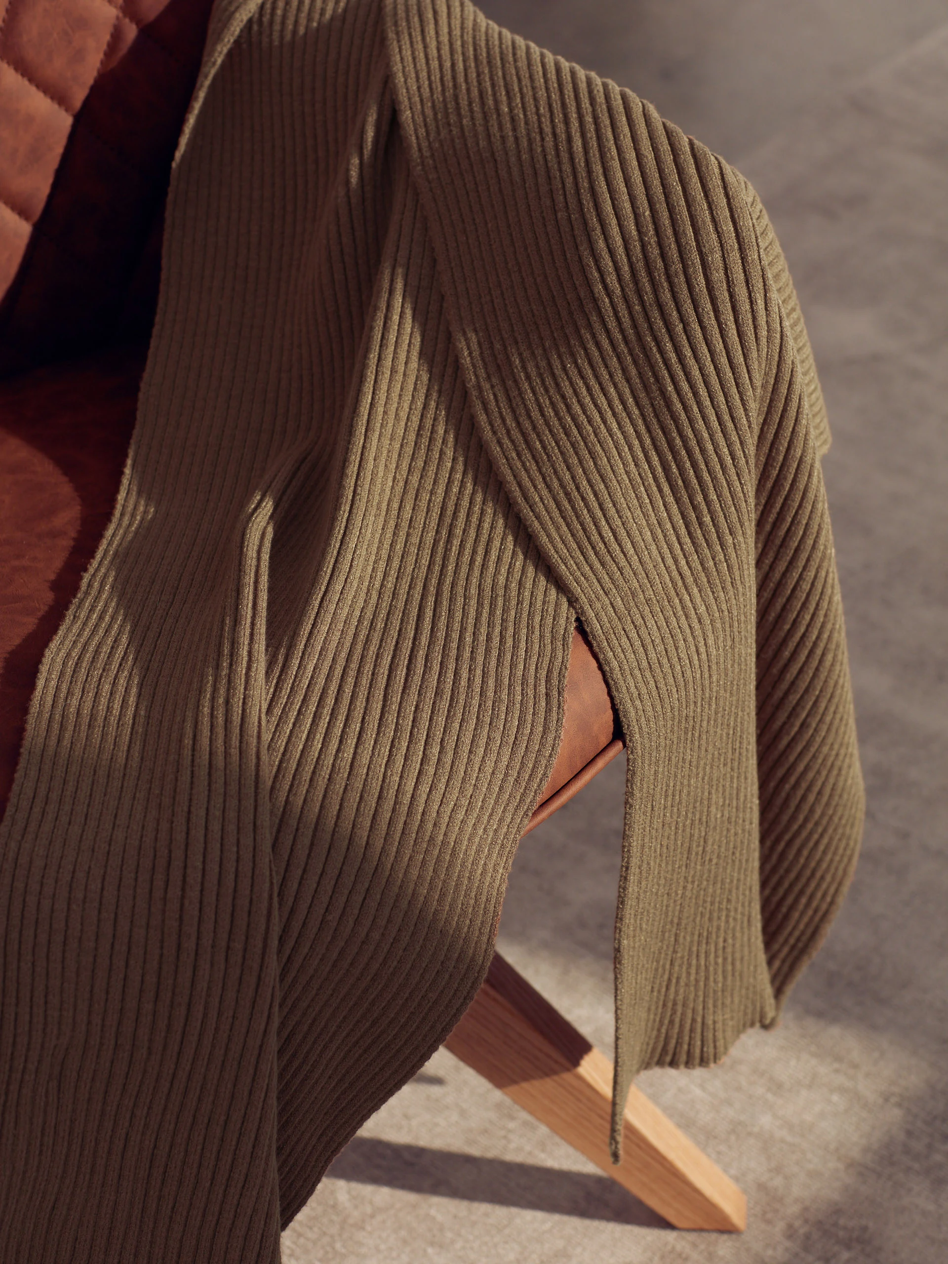RIBBED KNIT SCARF