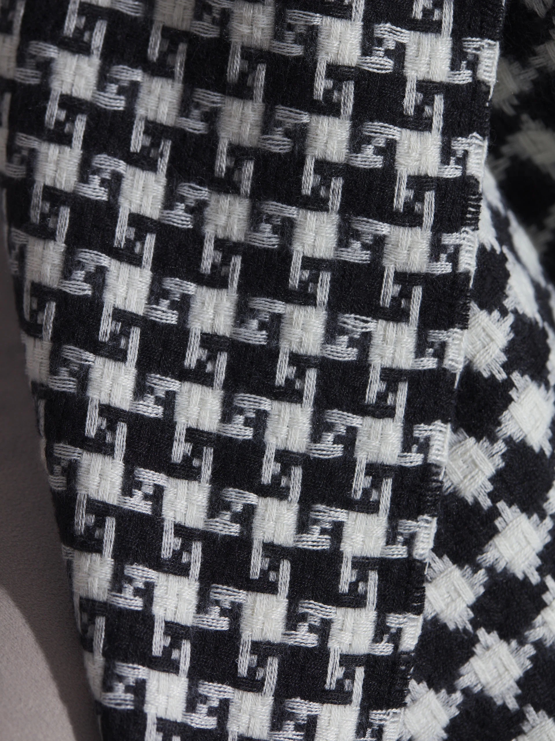 CHECKERED SCARF