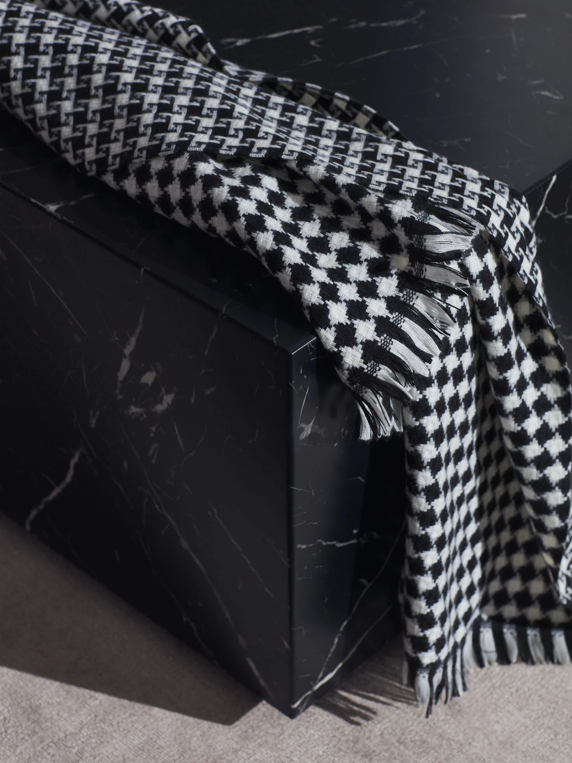 CHECKERED SCARF