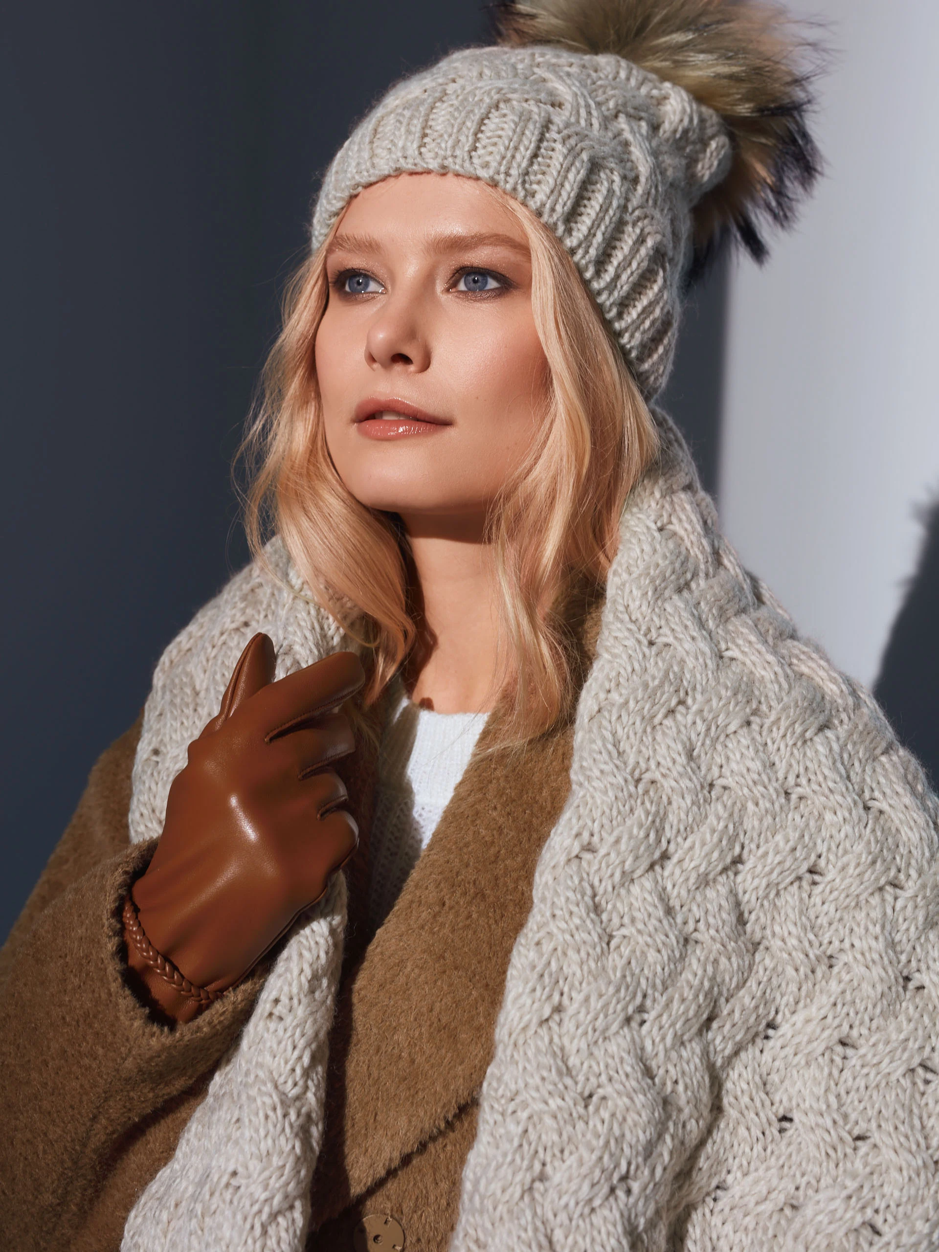 BEIGE WIDE WOOL CHIMNEY