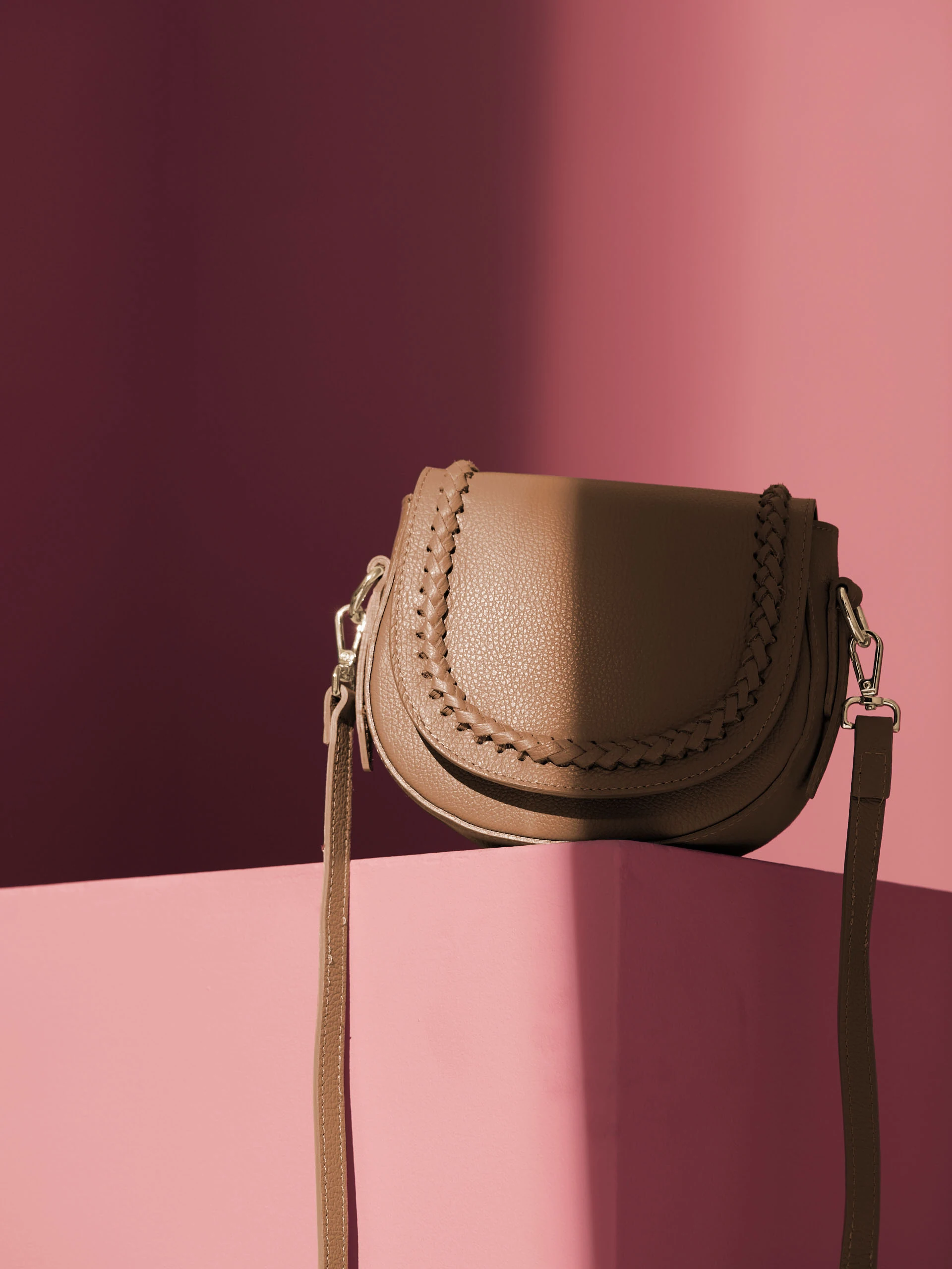 BROWN LEATHER HANDBAG