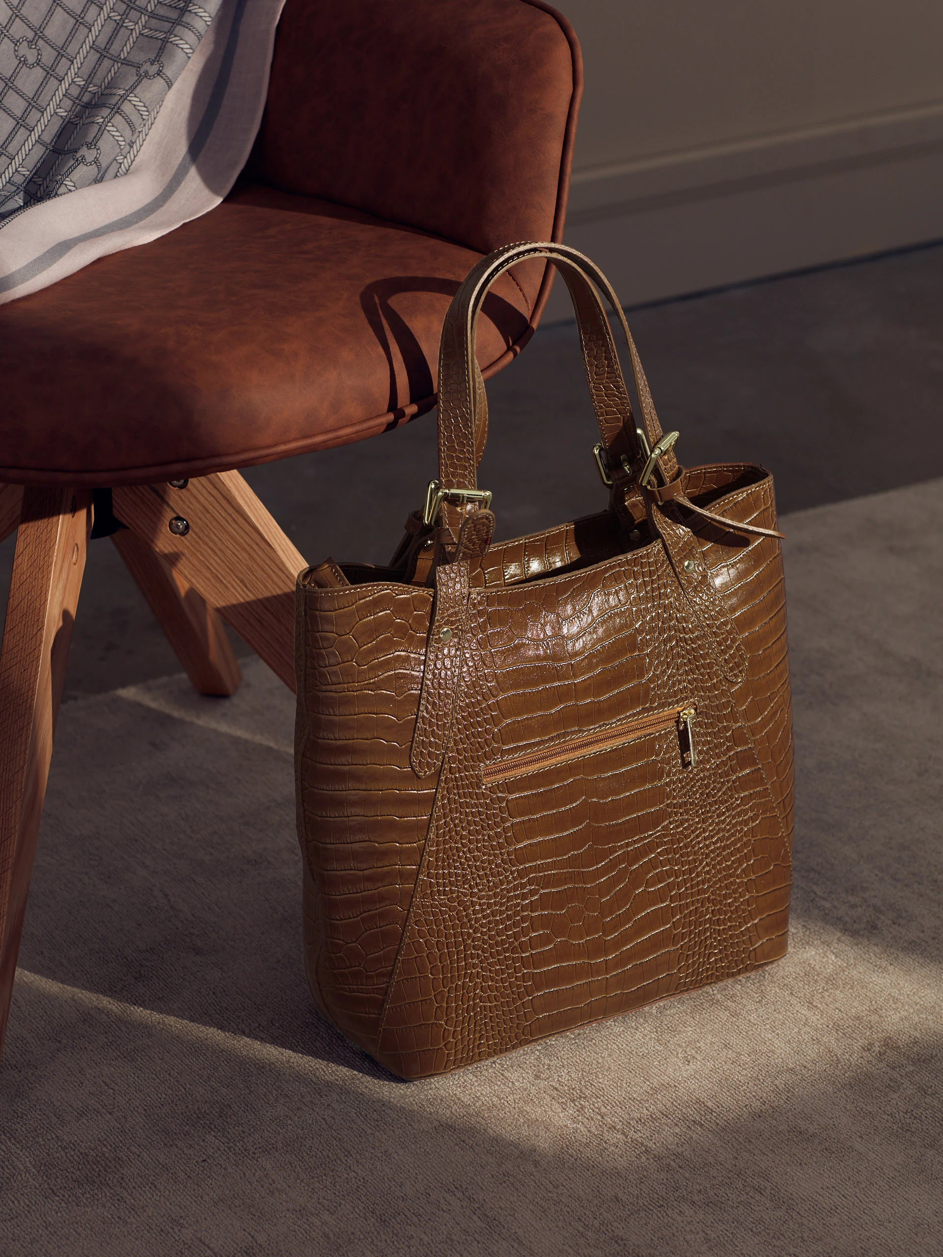 LARGE BROWN HANDBAG