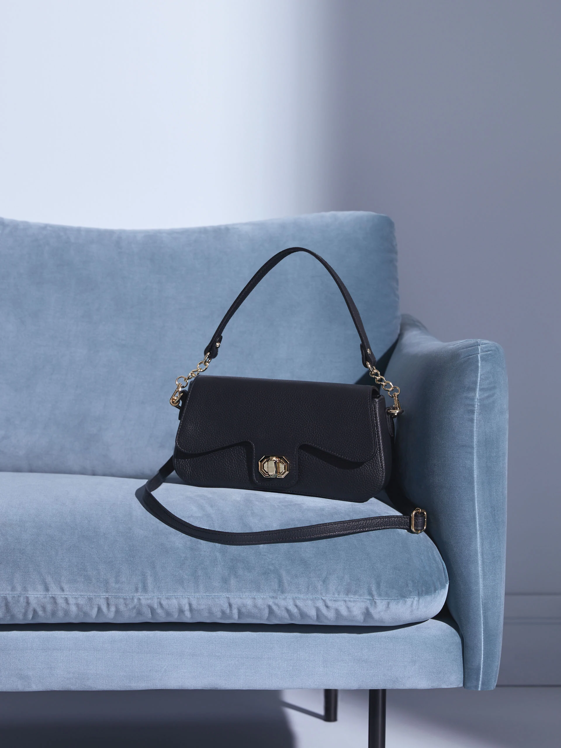 SMALL BLACK HANDBAG 
