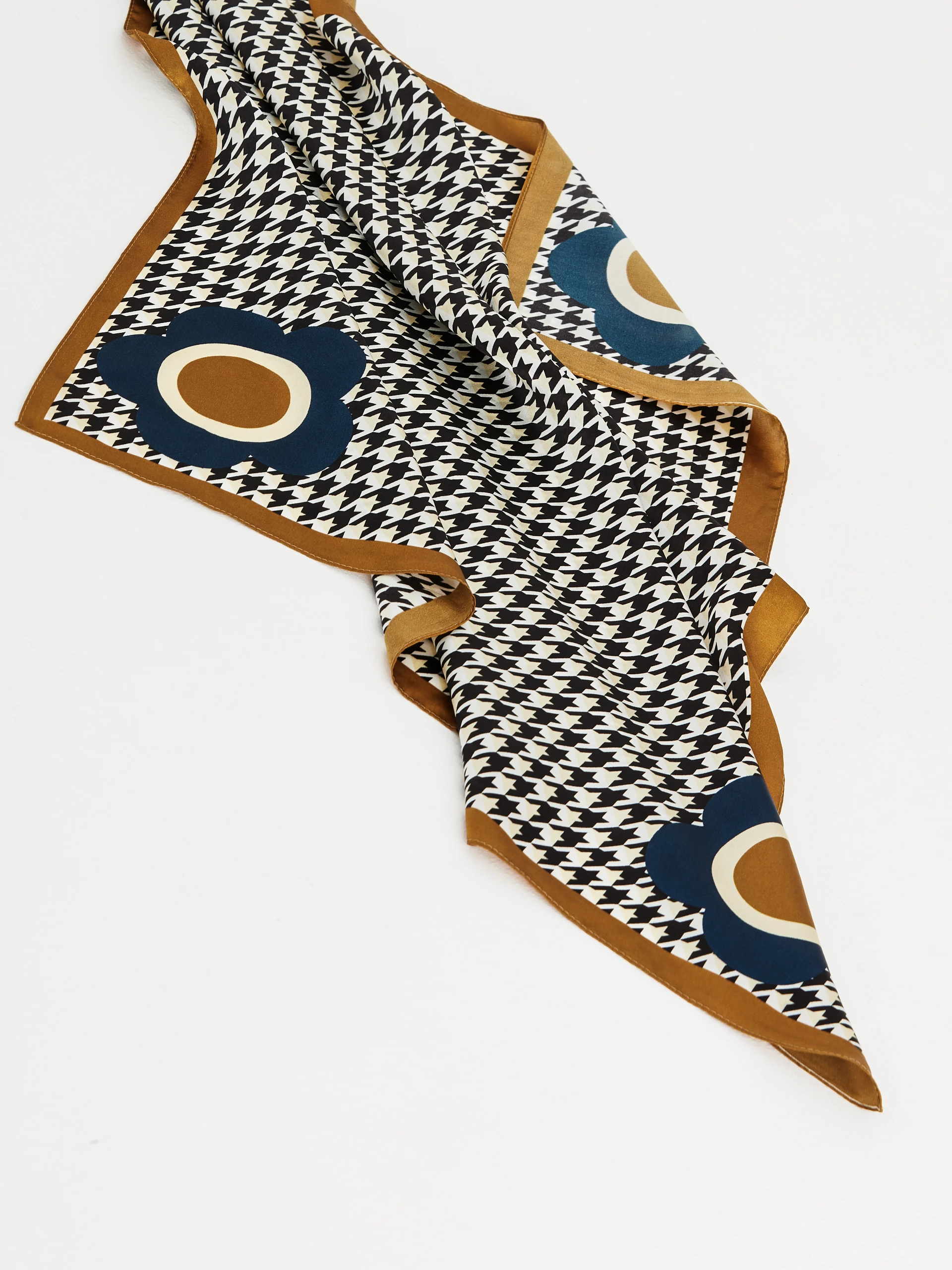 Silk neckerchief with houndstooth