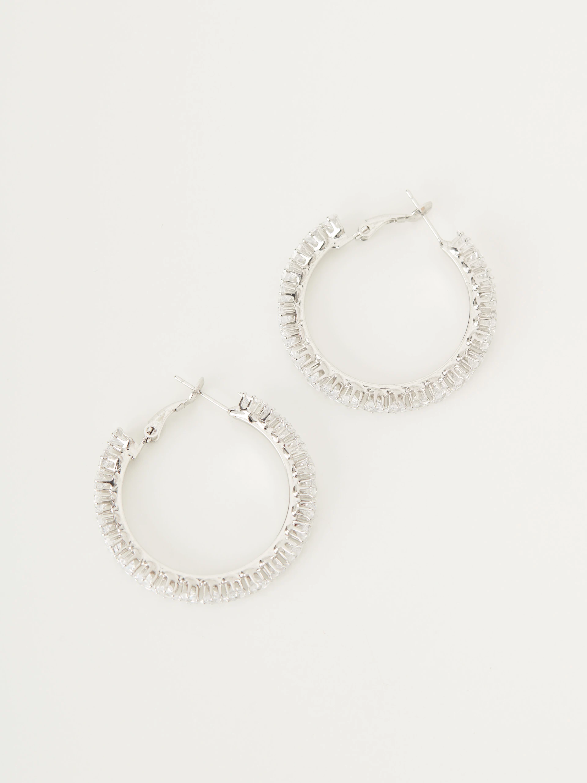 Circular earrings with zircons