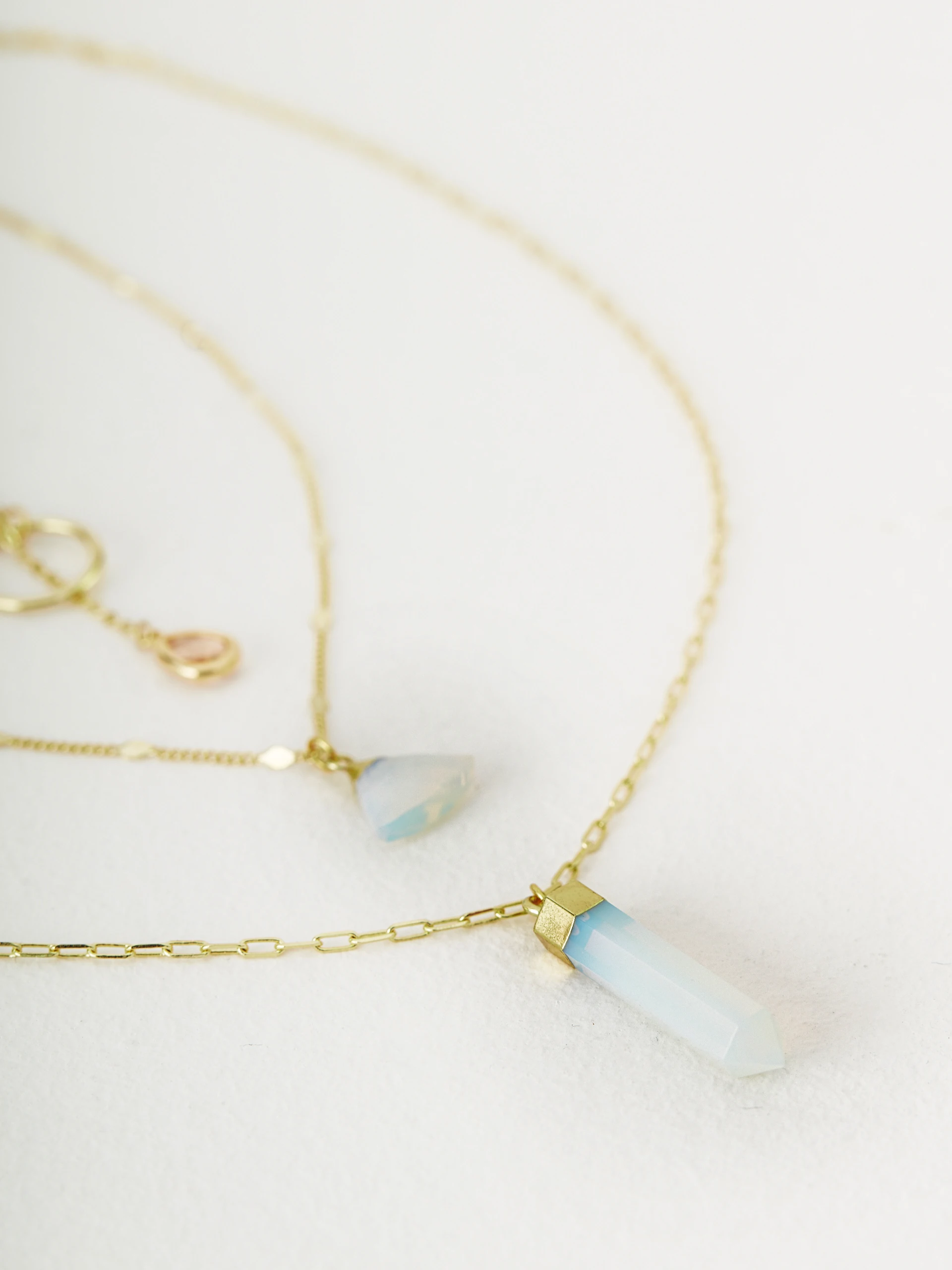 Cascading necklace with glass stones