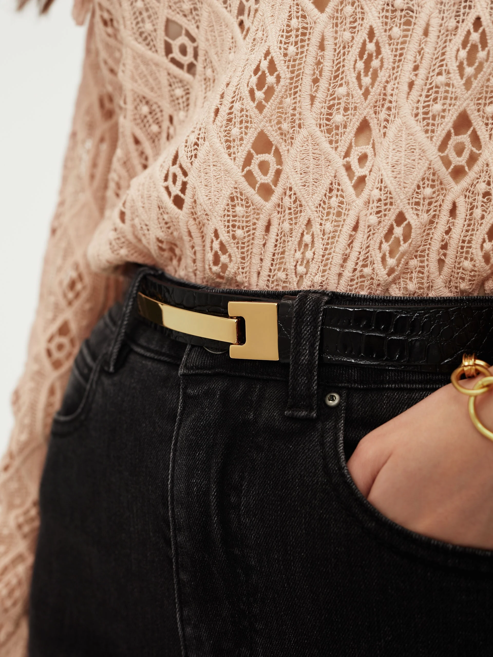 Thin belt with elegant buckle