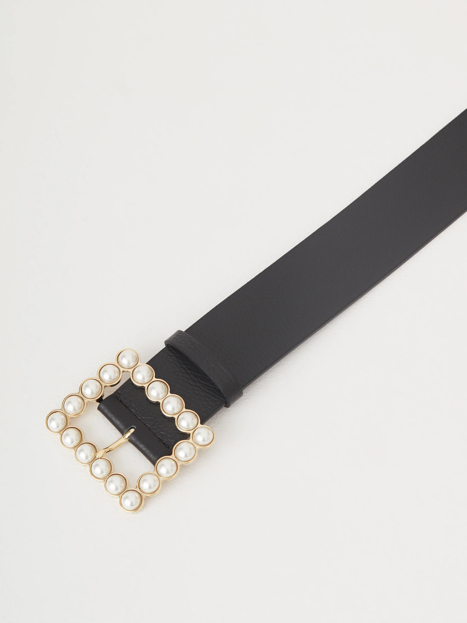 Wide belt with pearl buckle