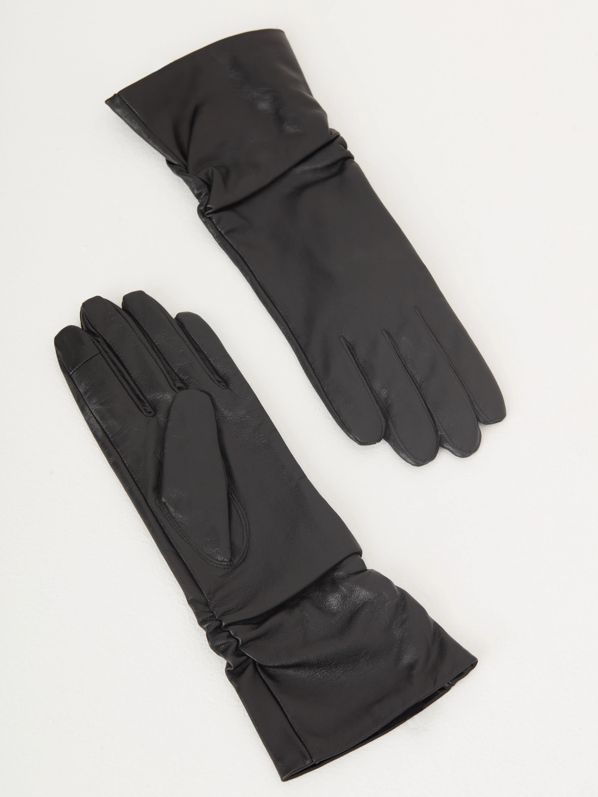 Elegant leather gloves