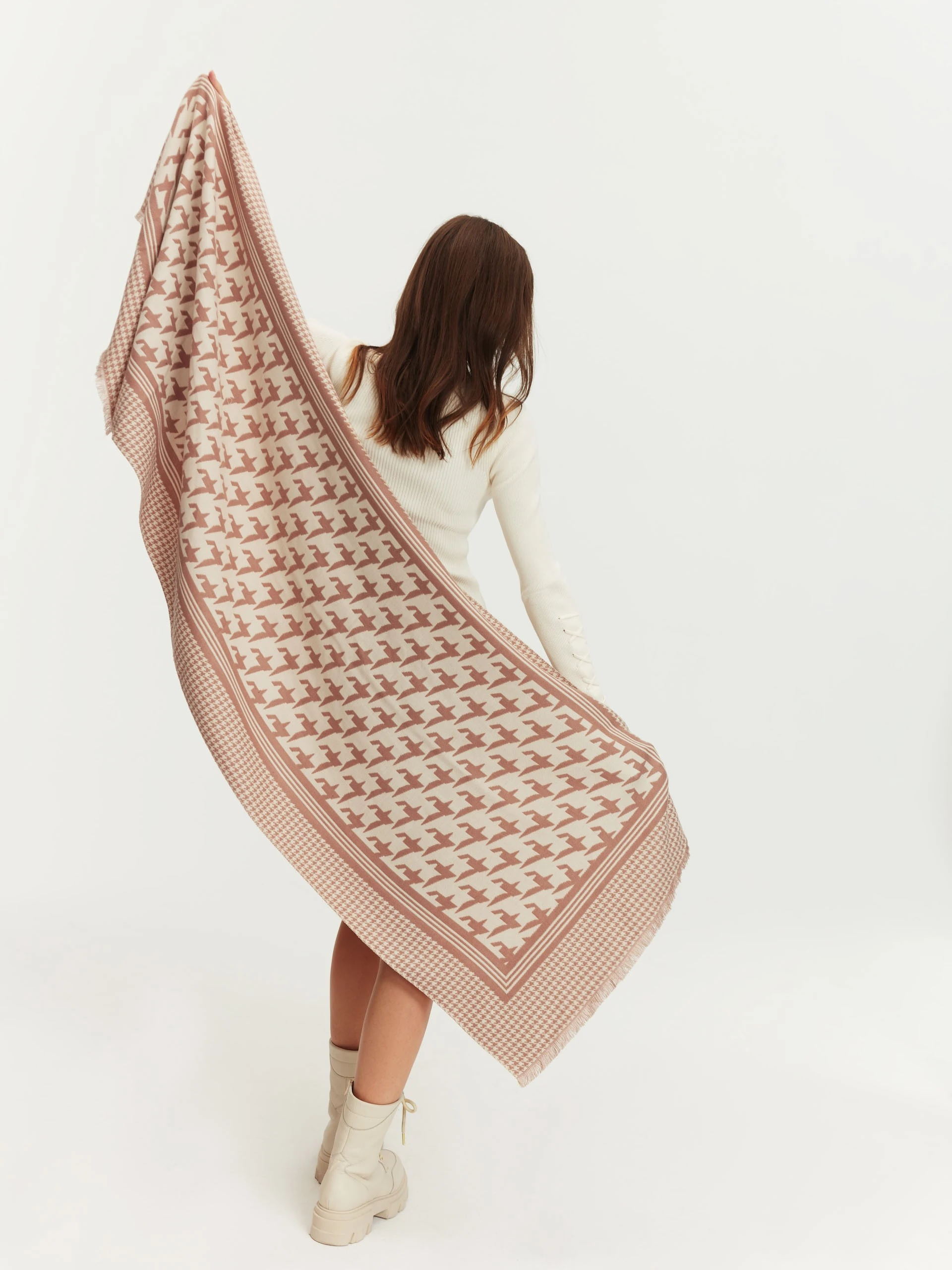 Large peplite scarf