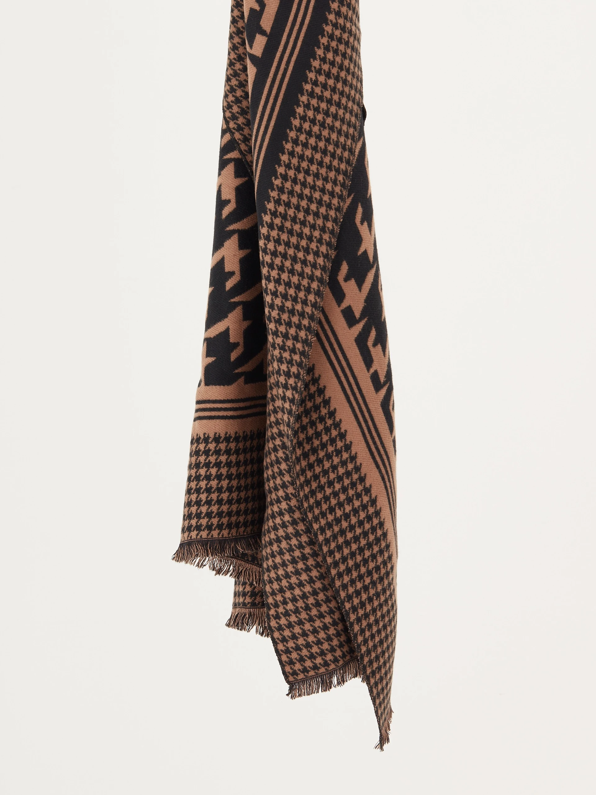 Large shawl in a peplite pattern in shades of brown and black