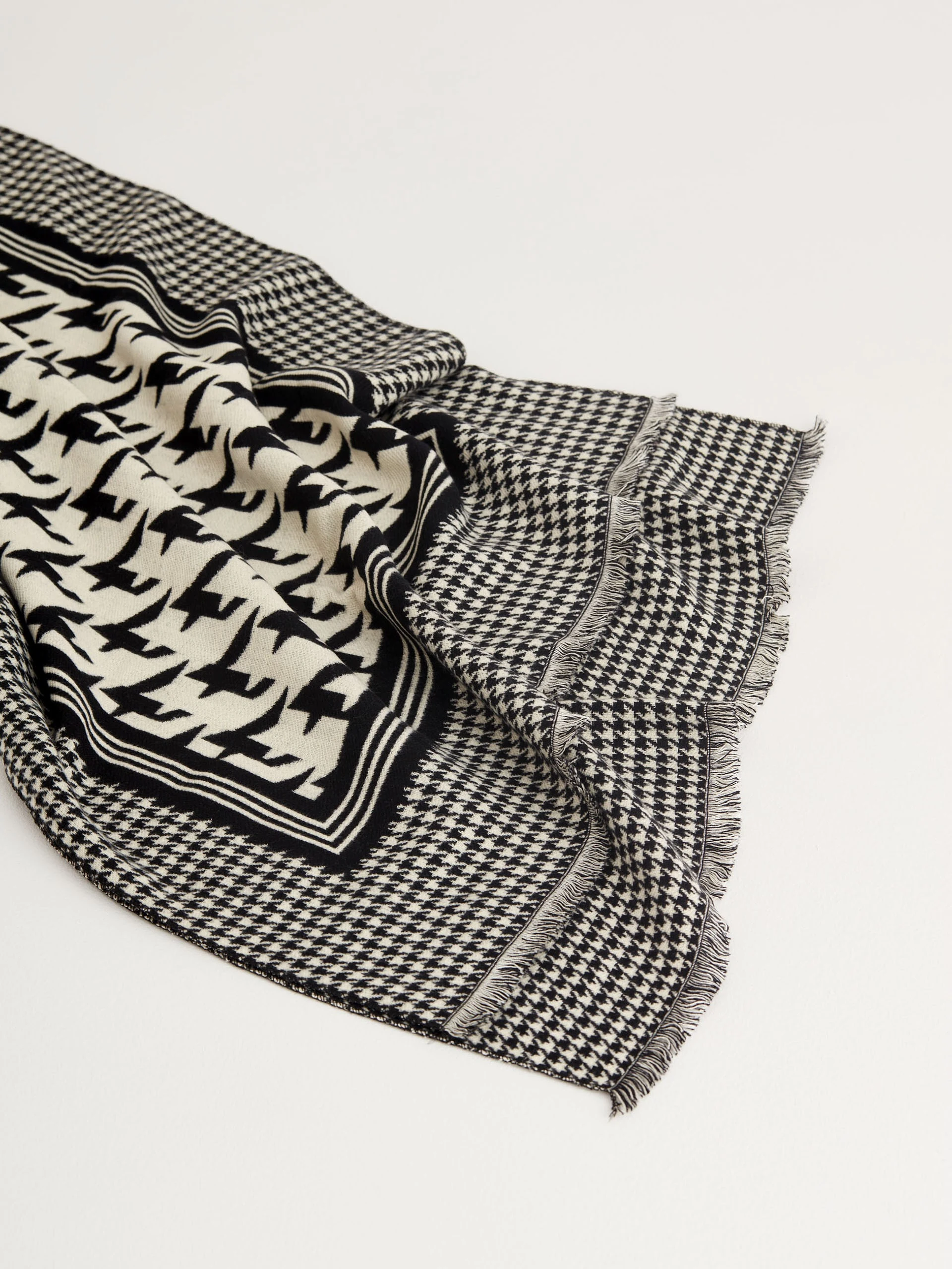 Pepeta scarf