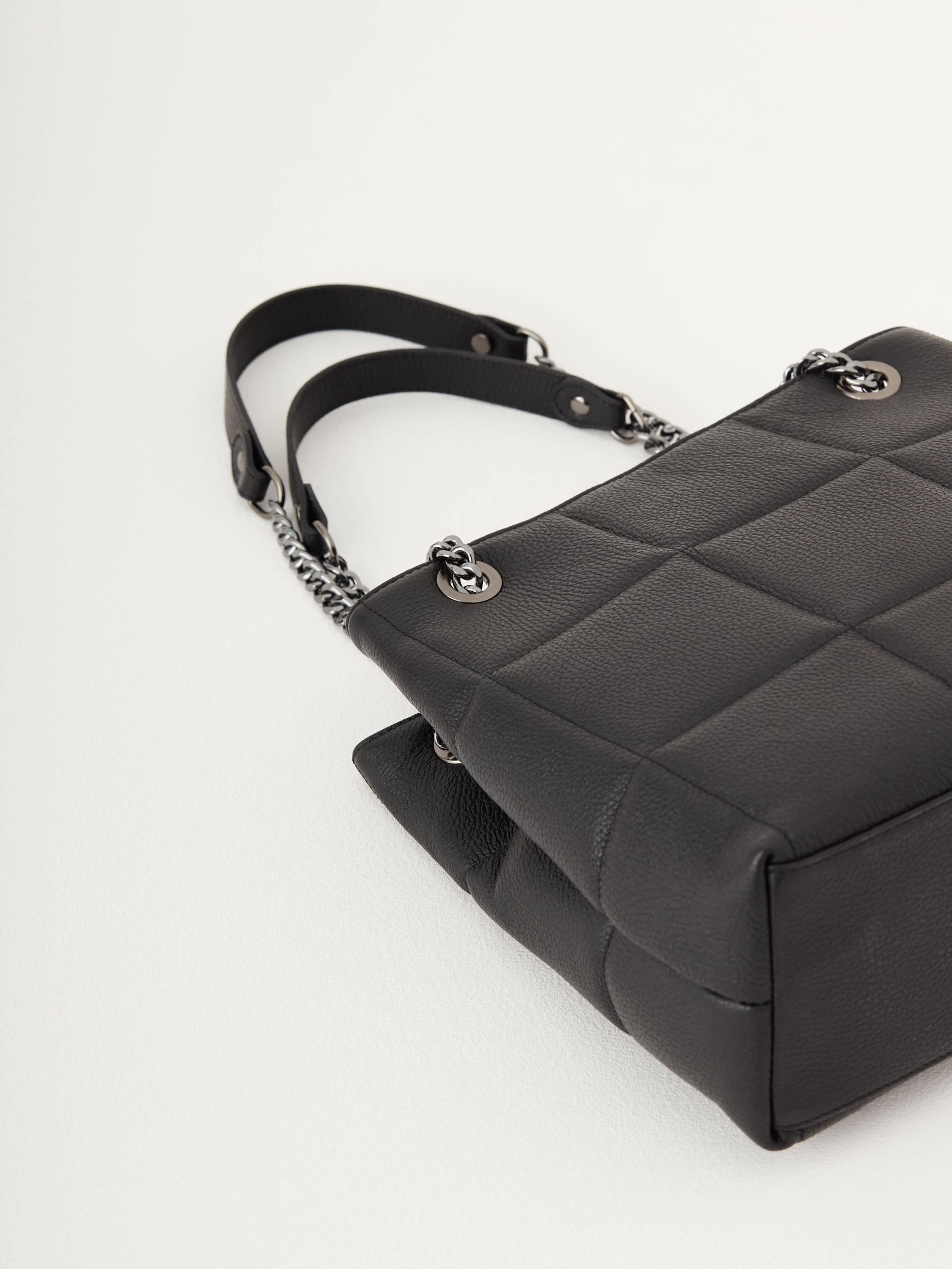 Czarna torebka typu shopper