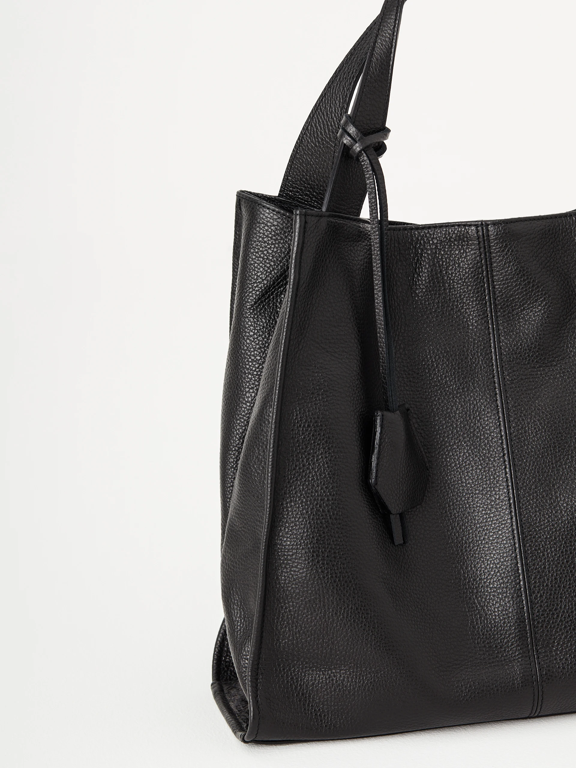 Czarna torebka typu shopper