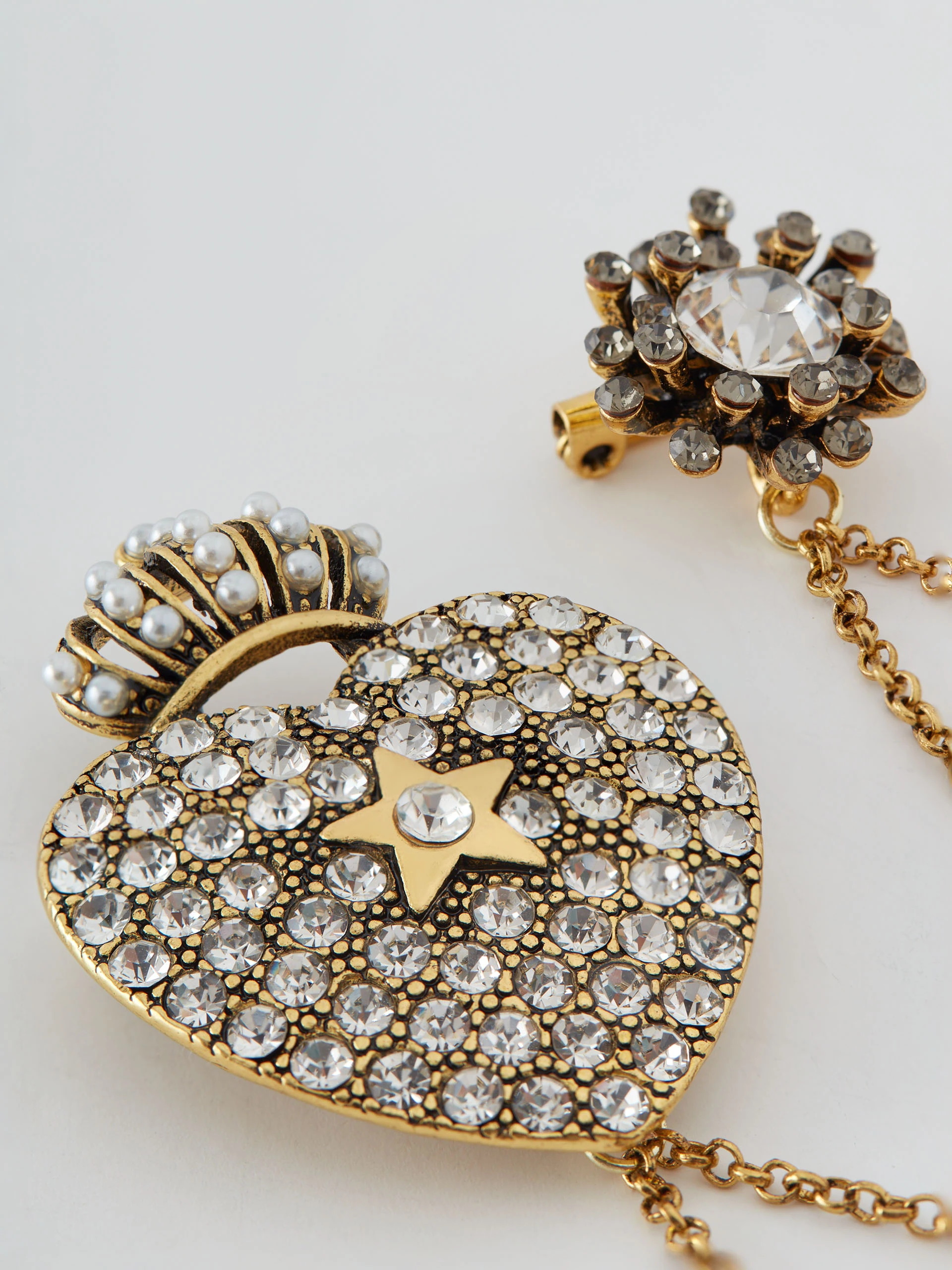 Brooch with decorative pendants