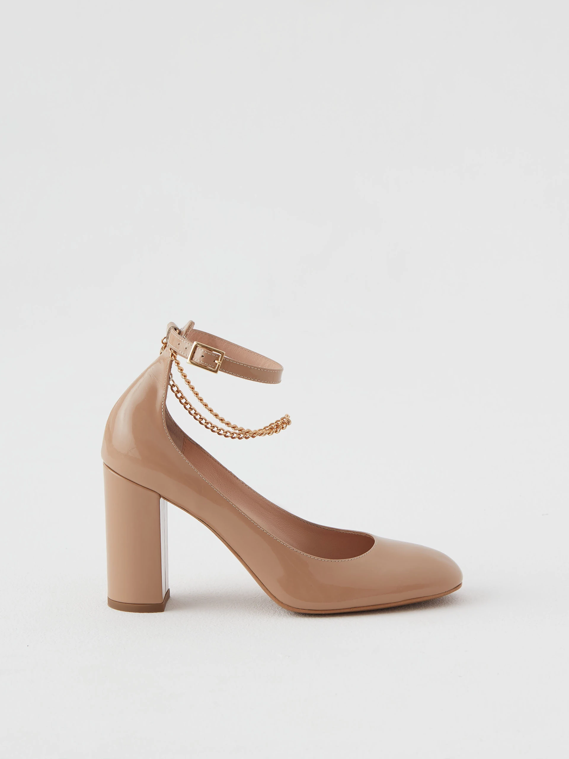 Beige patent leather pumps