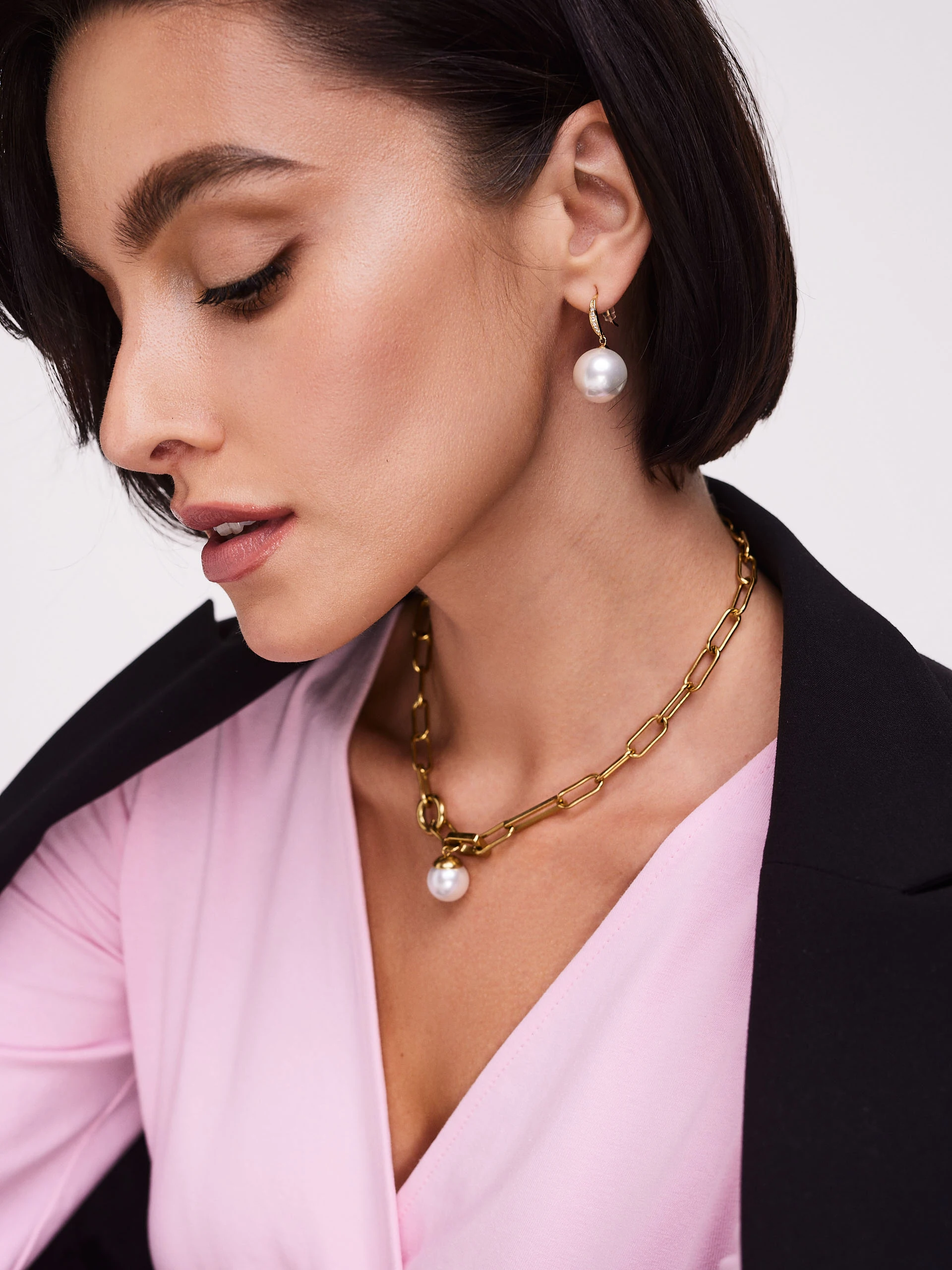 Earrings with pearls