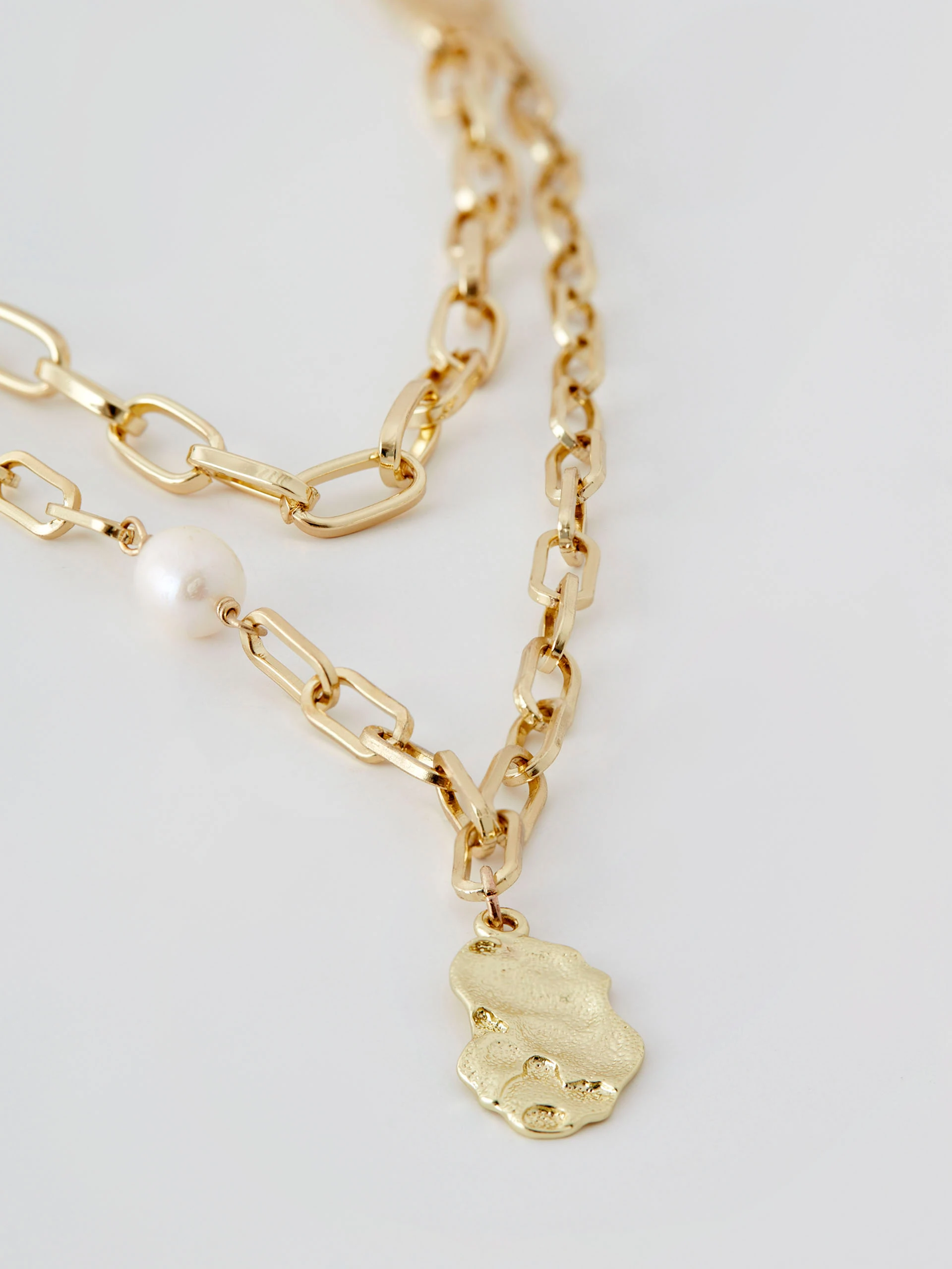 Cascade necklace in gold color