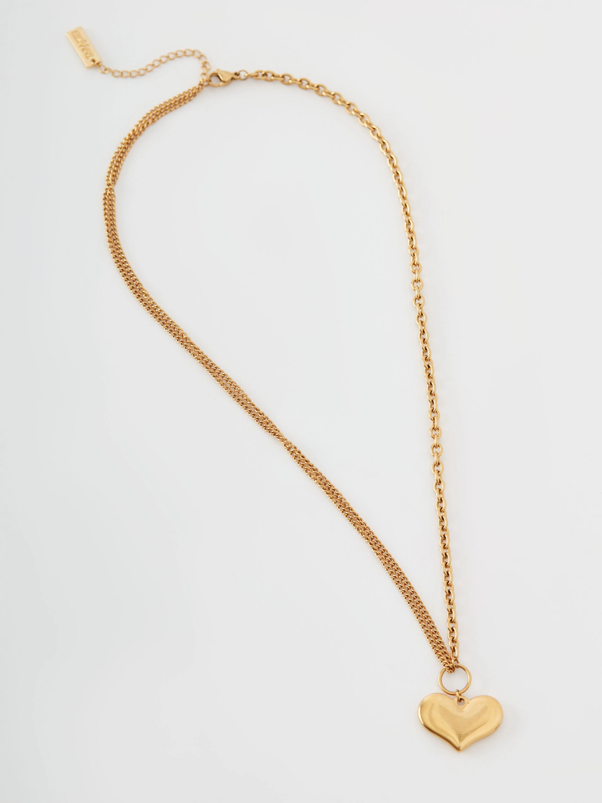 Necklace with heart-shaped pendant