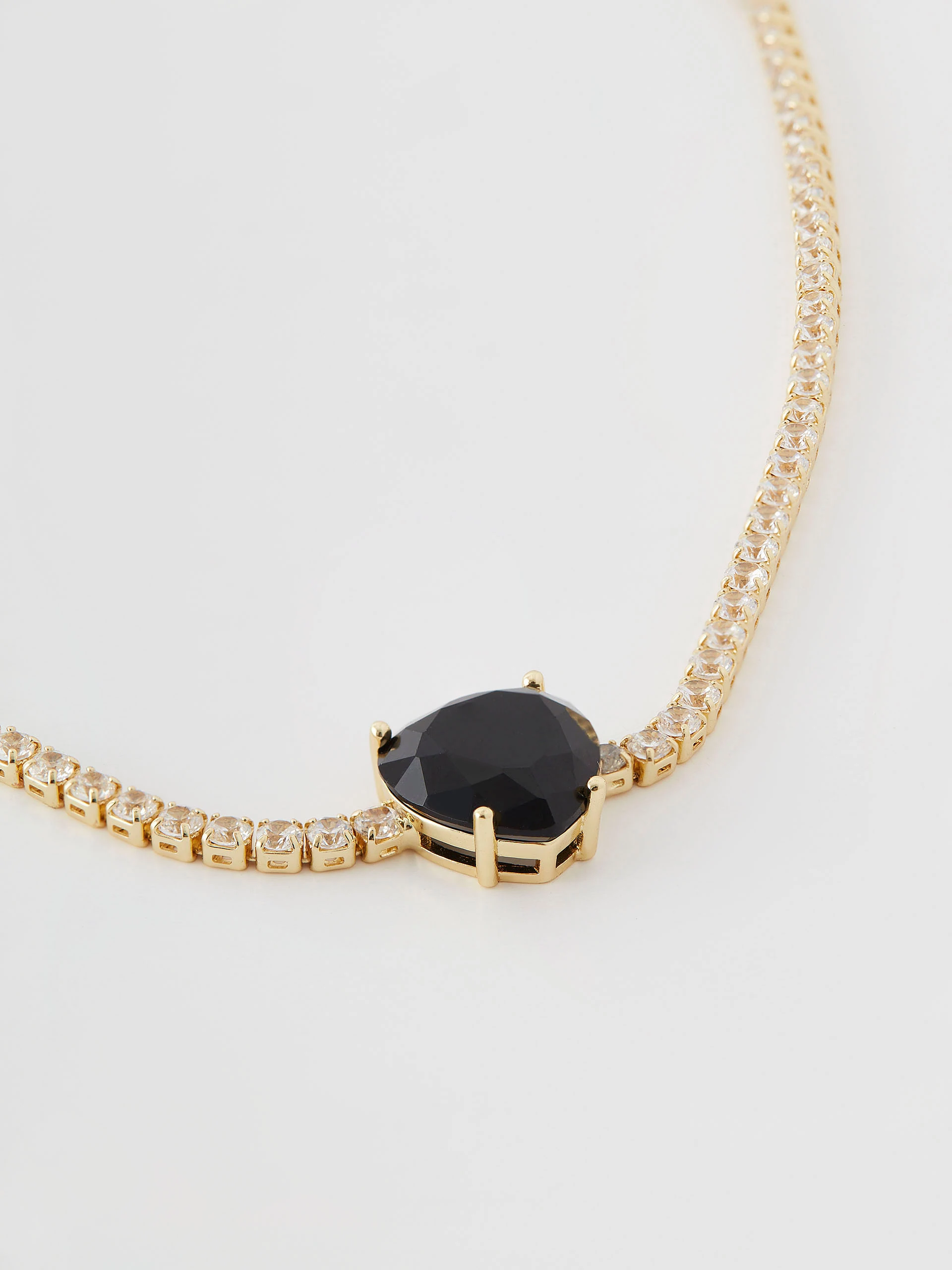 Necklace in the form of a chain with a gold finish