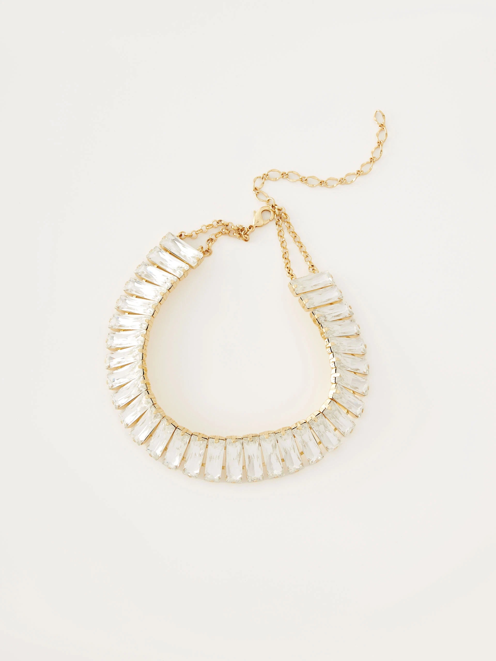 Elegant choker necklace