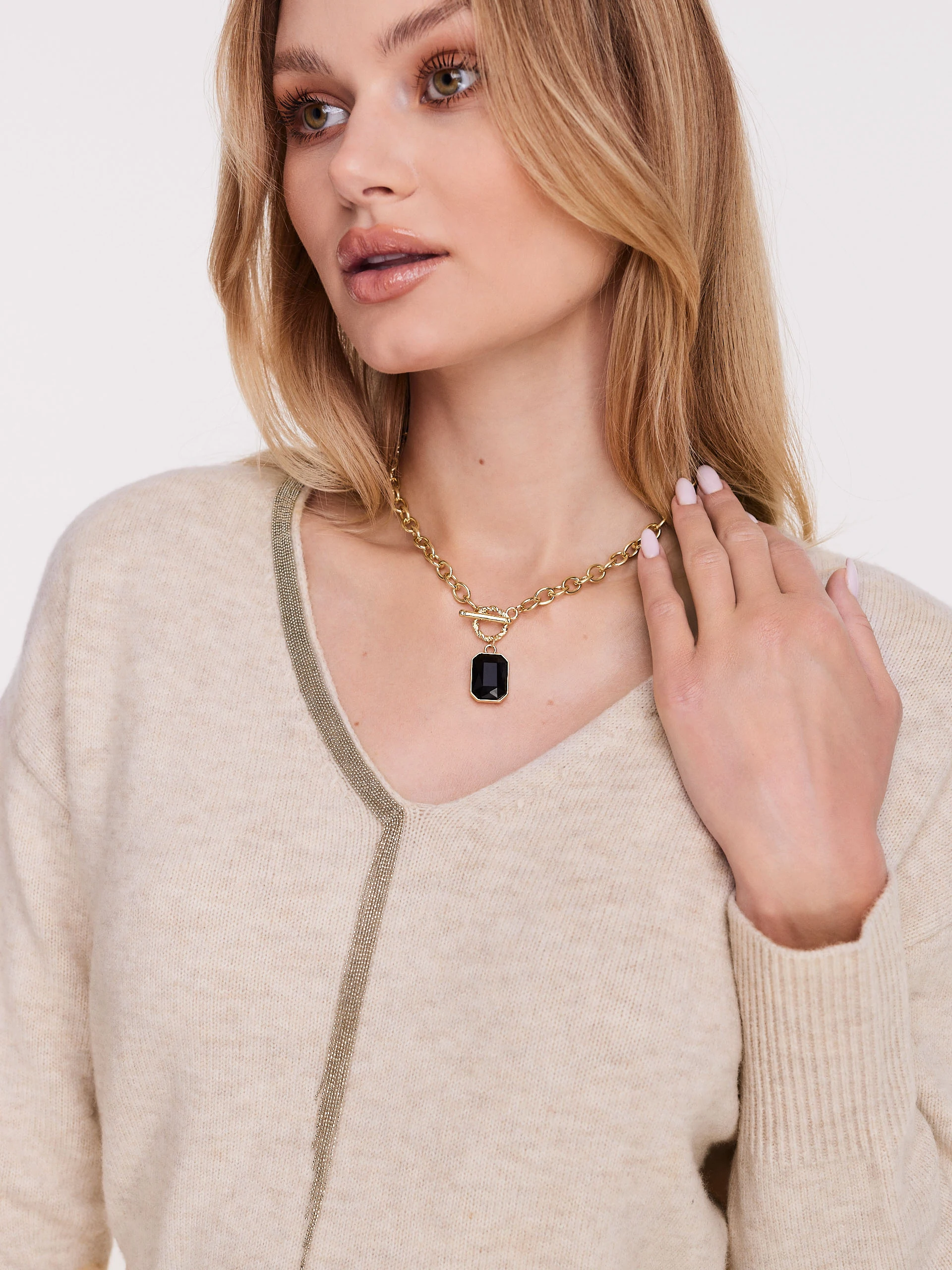 Necklace in the form of a chain with a pendant