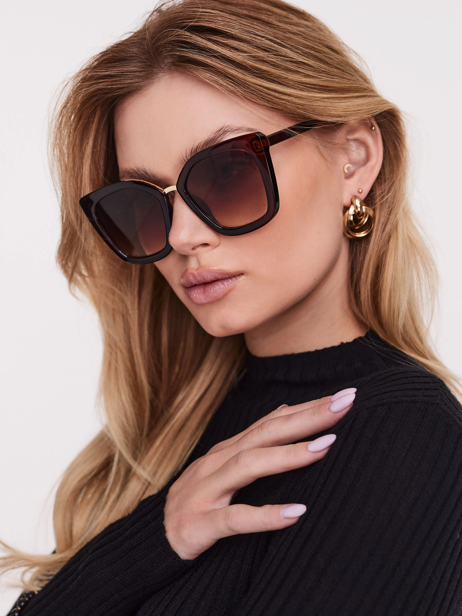 Brown cat-eye sunglasses