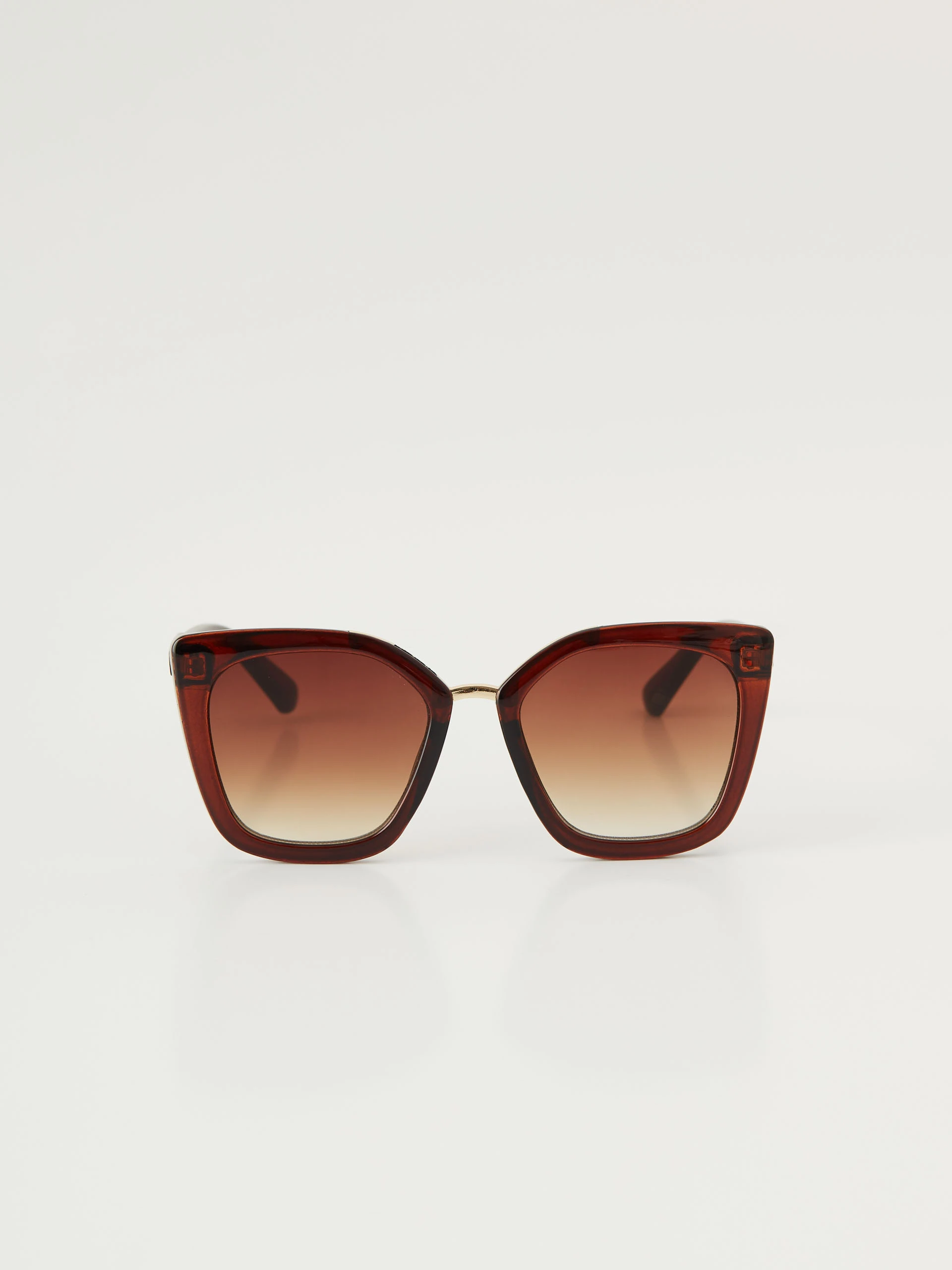 Brown cat-eye sunglasses
