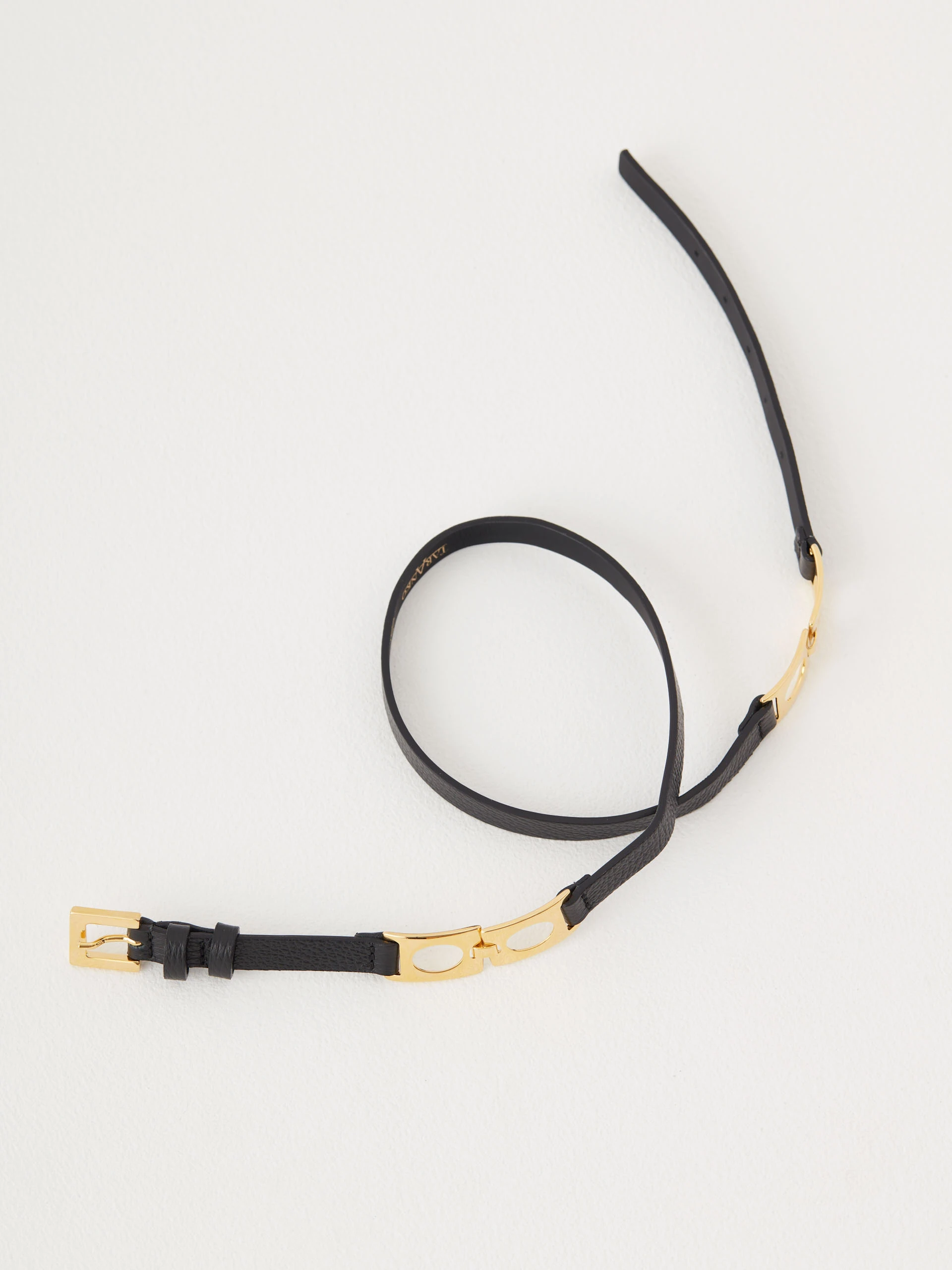 Narrow leather strap in black color