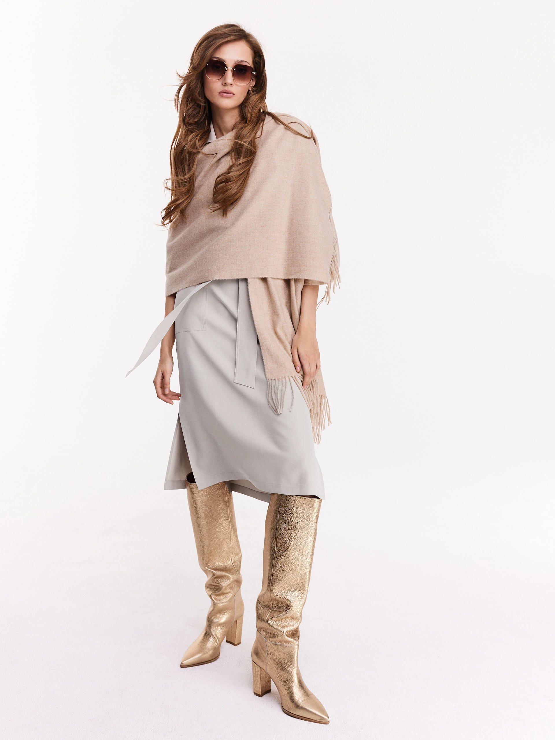 Beige shawl with tassels