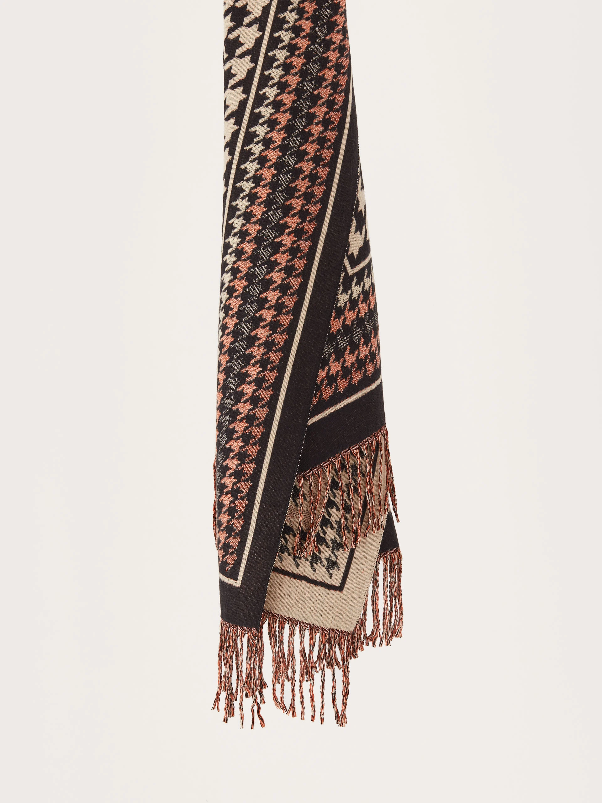 Pepeta scarf decorated with tassels