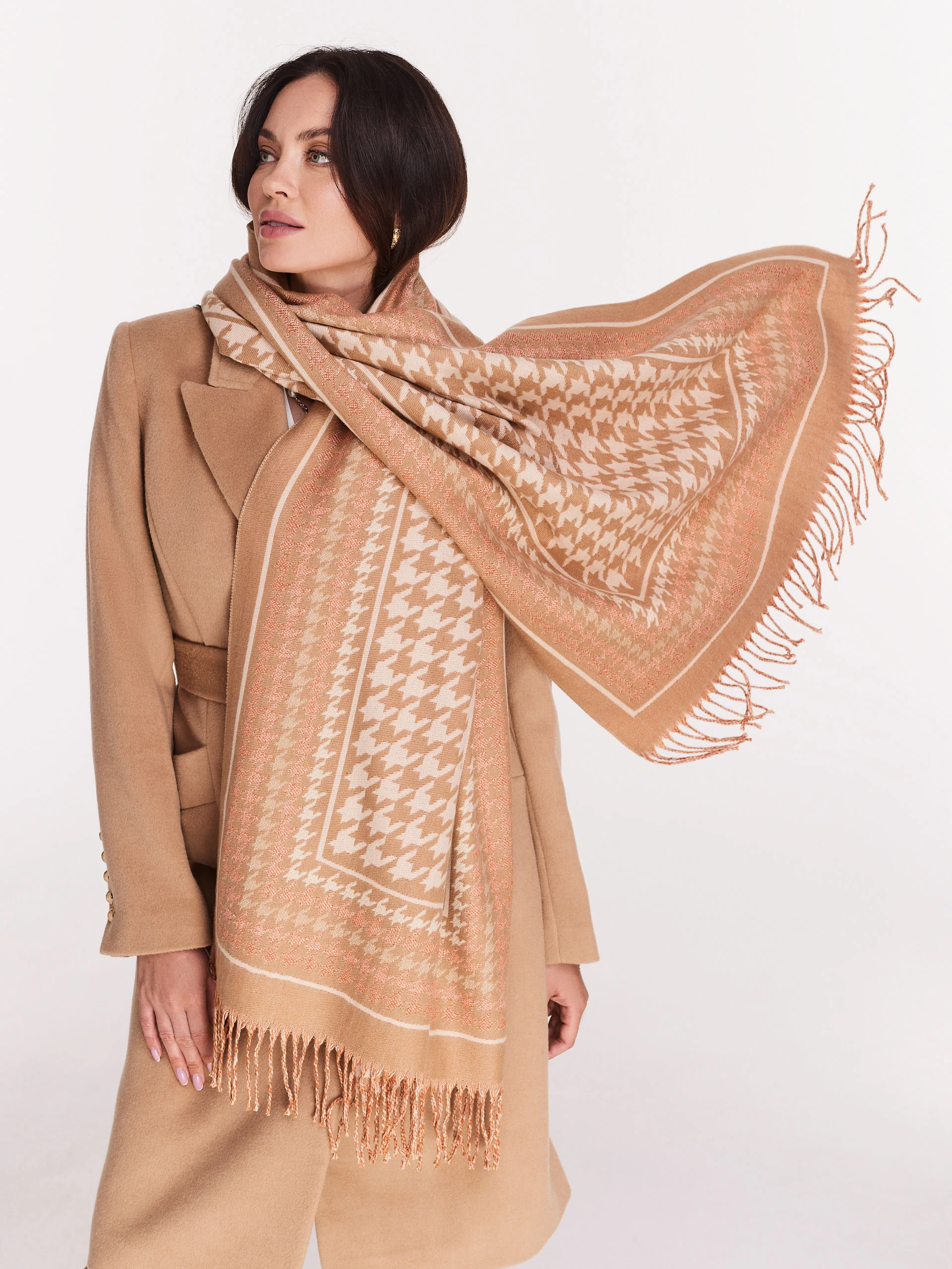 Pepeta scarf with tassels