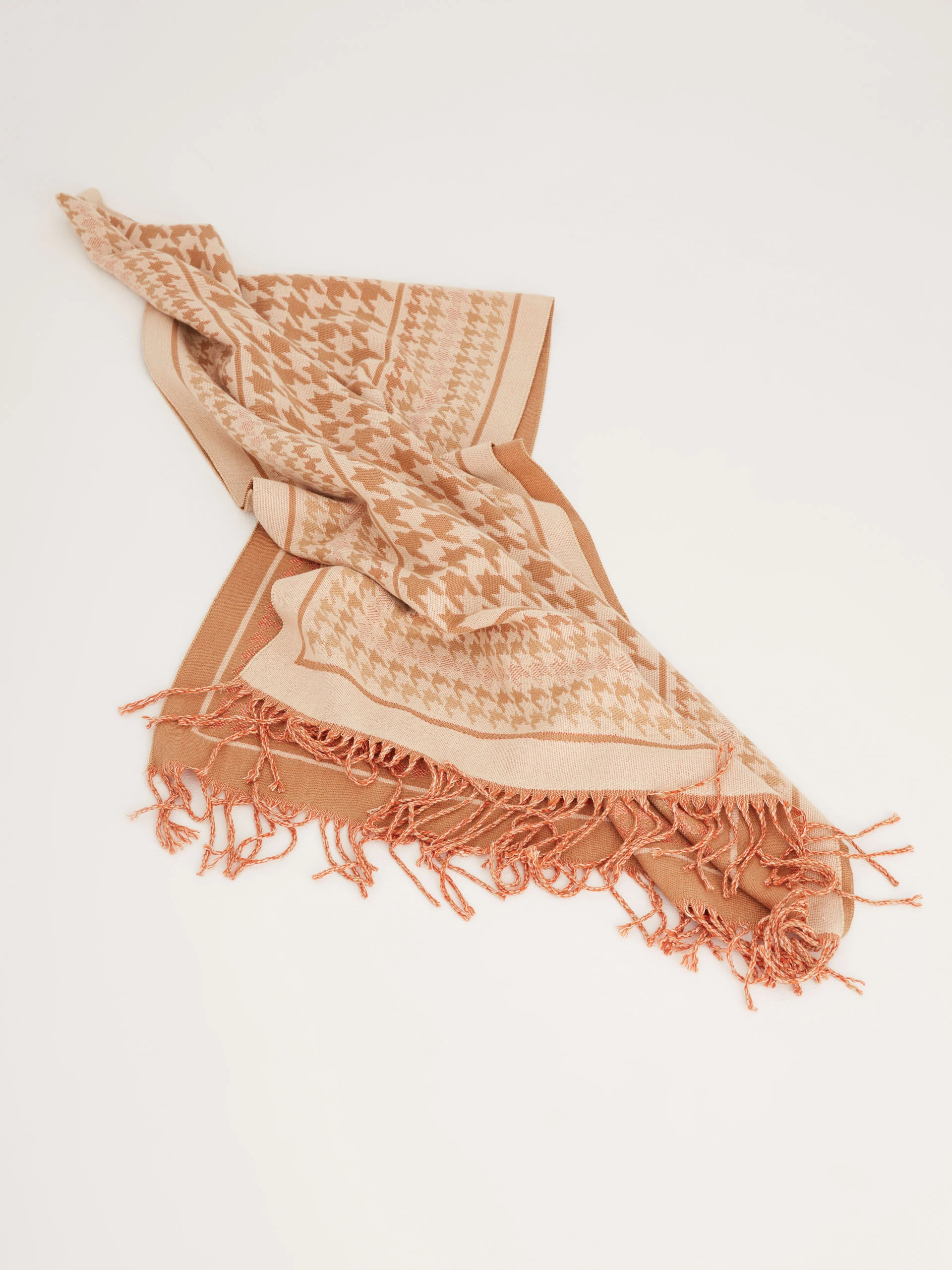 Pepeta scarf with tassels