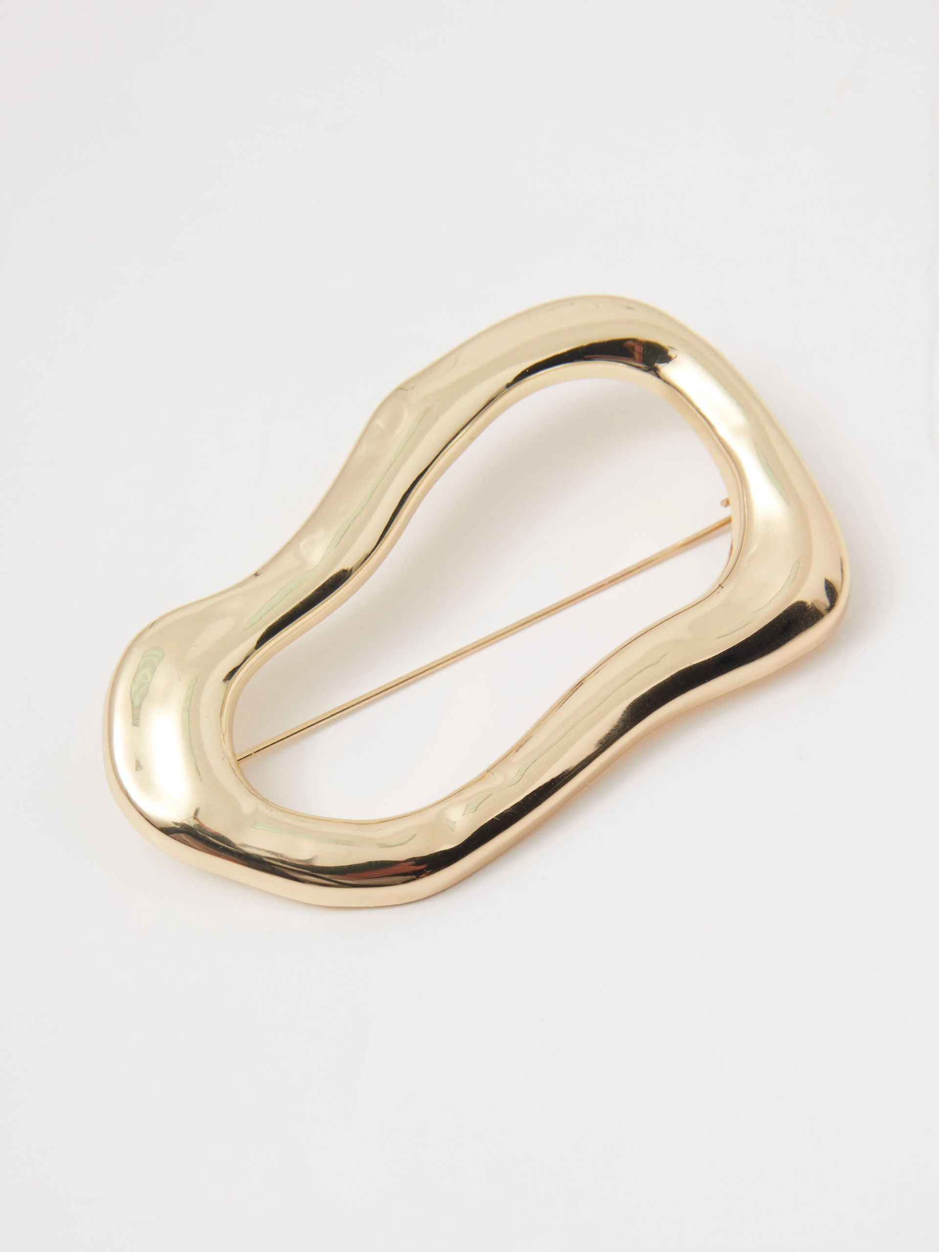 An elegant brooch with an irregular shape