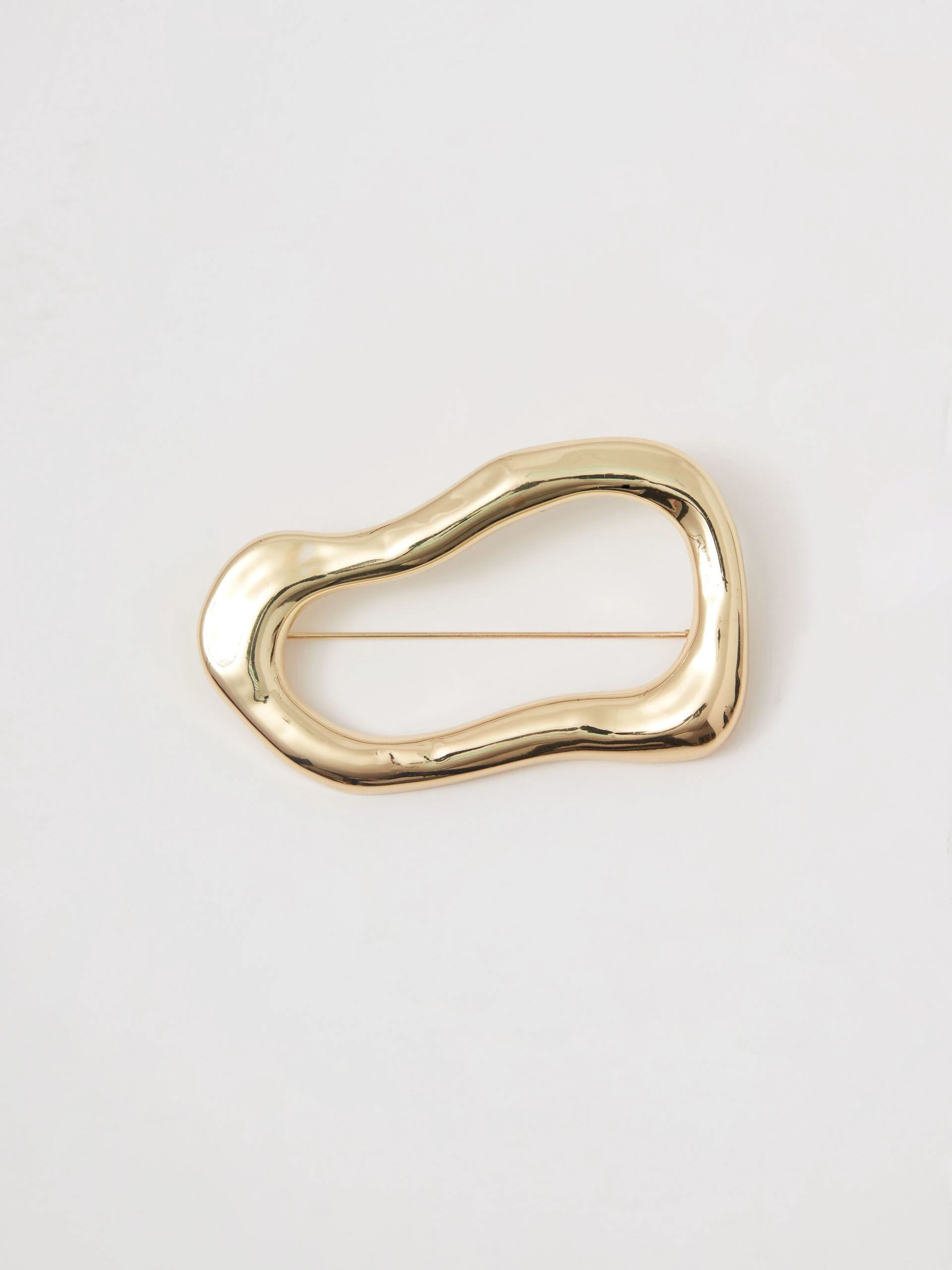 An elegant brooch with an irregular shape