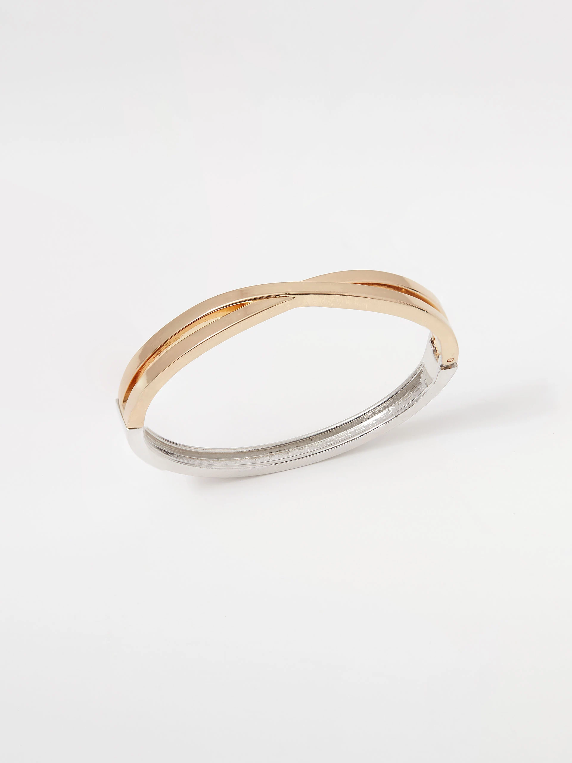 A classic bracelet with a modern design