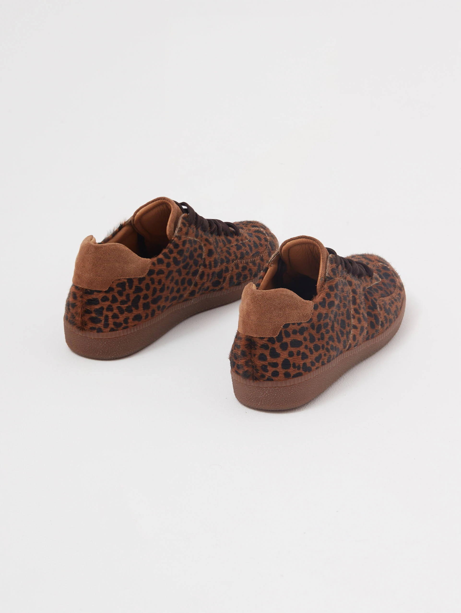 Leather sneakers with leopard print and interchangeable laces