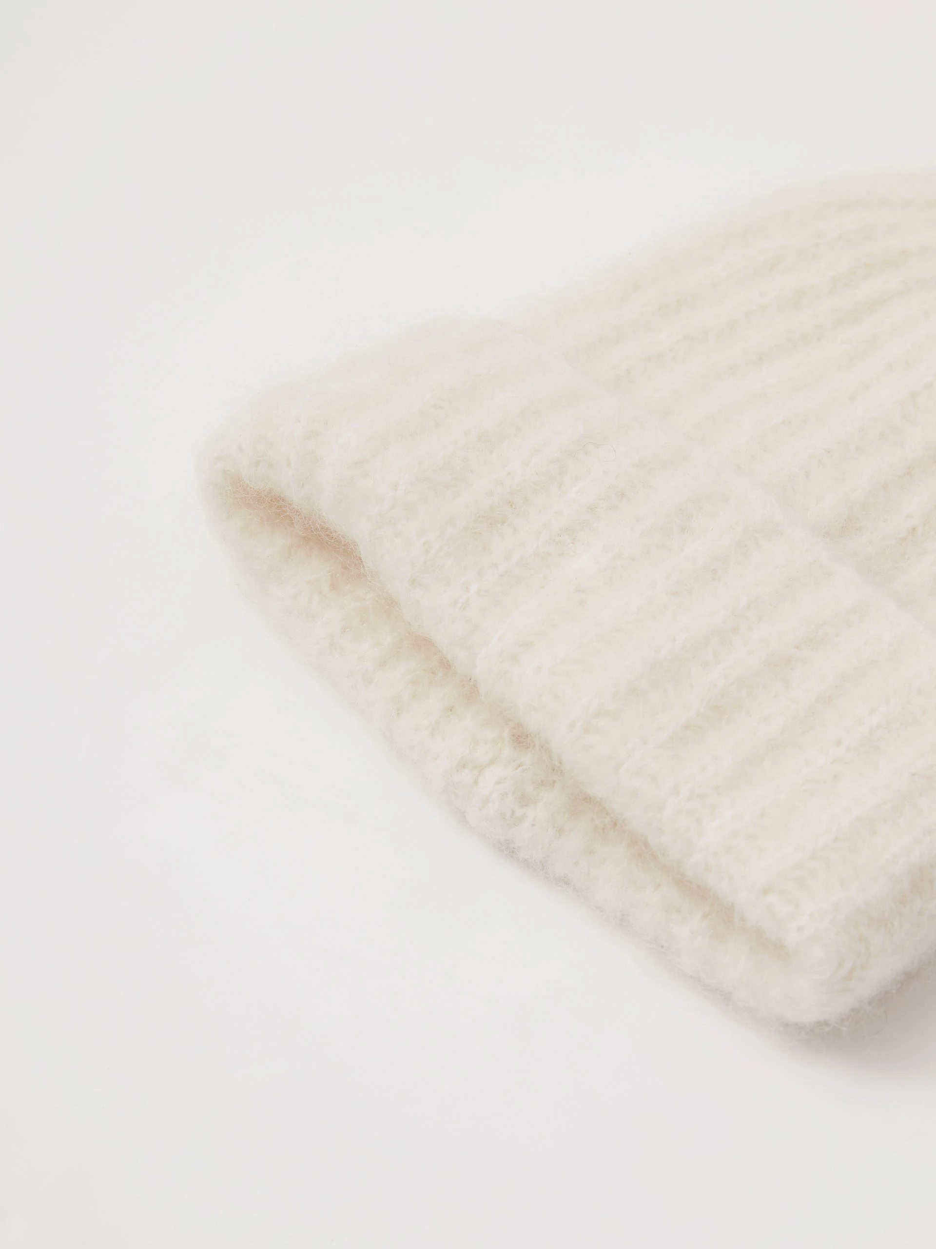 Beige hat with mohair