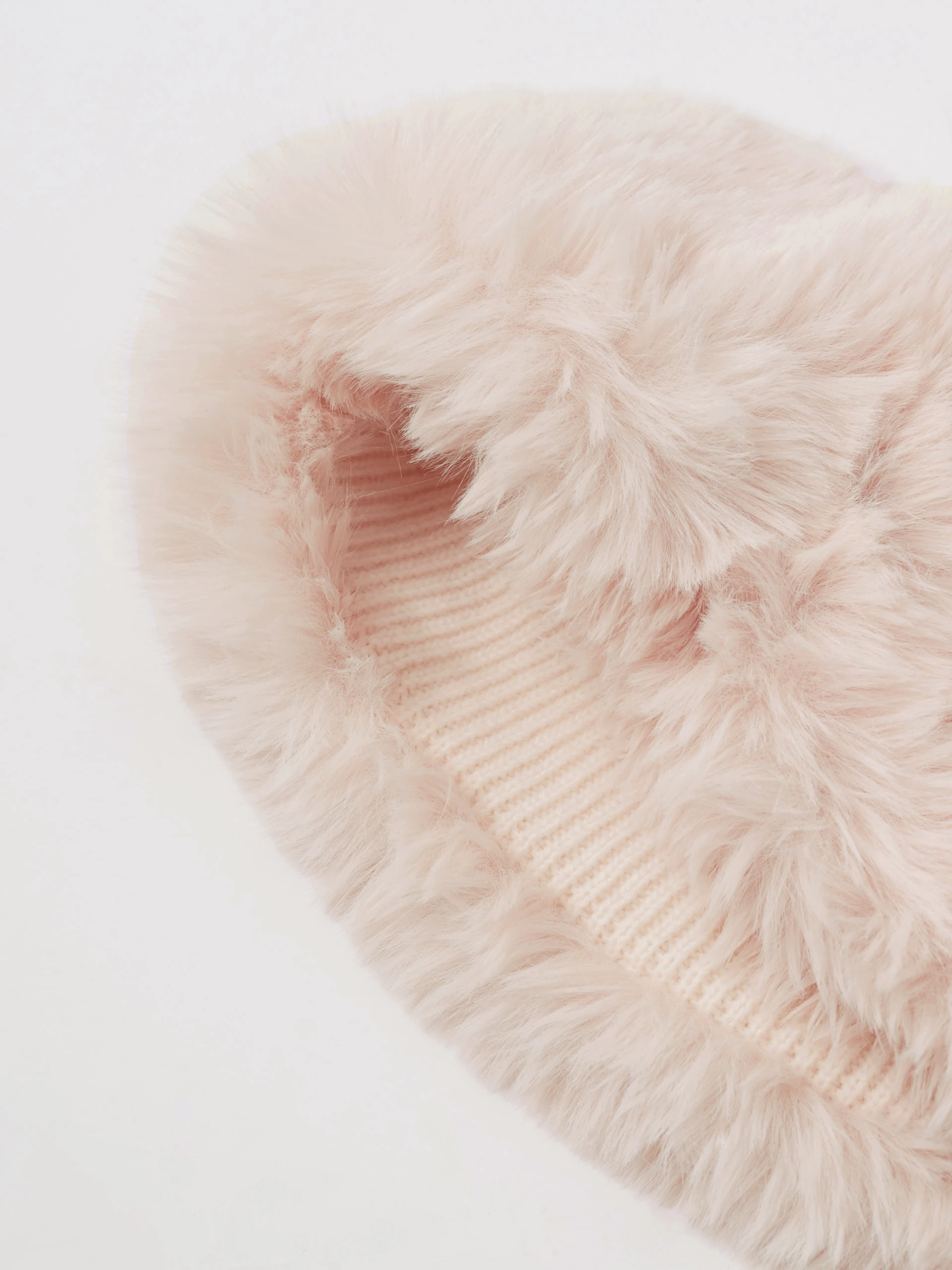 Woolen hat with fur in cream color