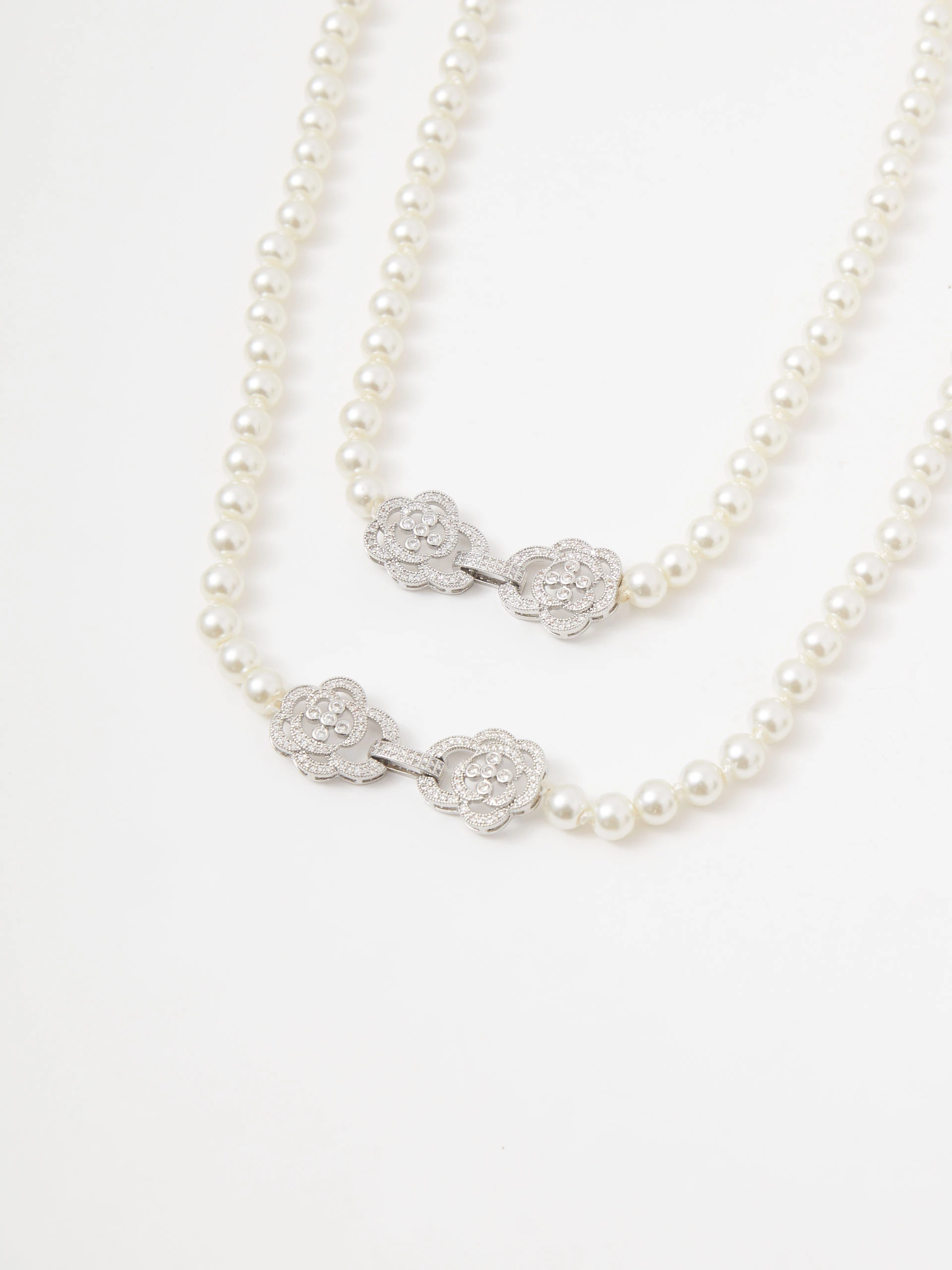 Long double necklace with pearls