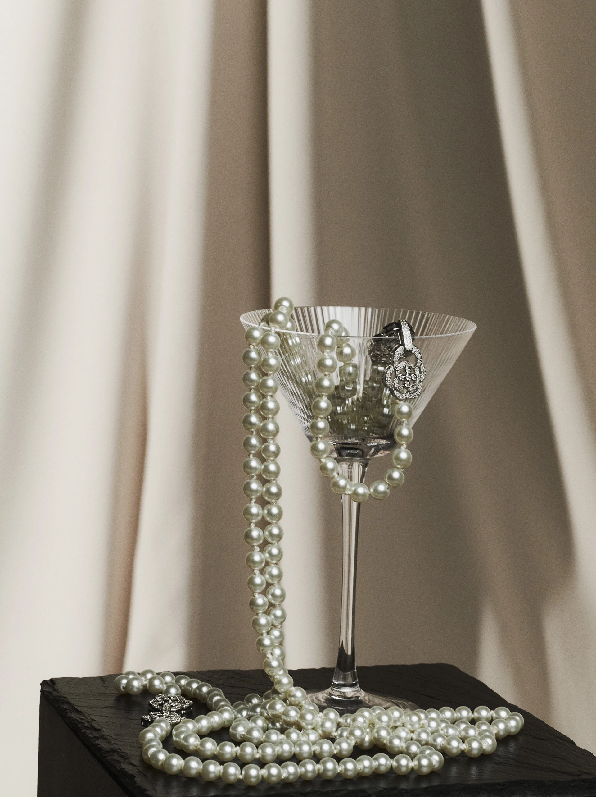 Long double necklace with pearls